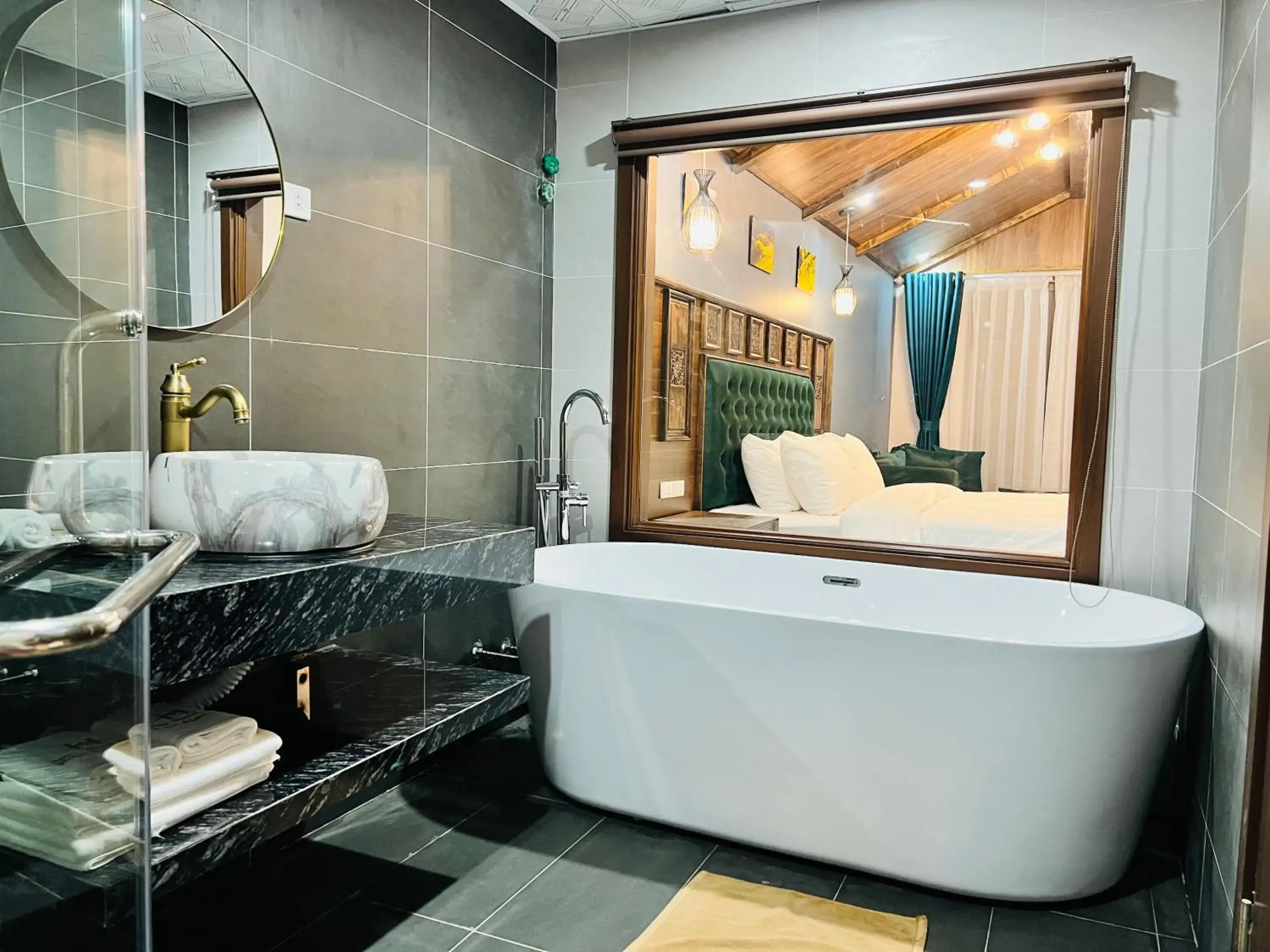 Deluxe Double Room with Bath in Sapa Grand Hills Hotel Apartments Deluxe Double Room with Bath in Sapa Grand Hills Hotel Apartments