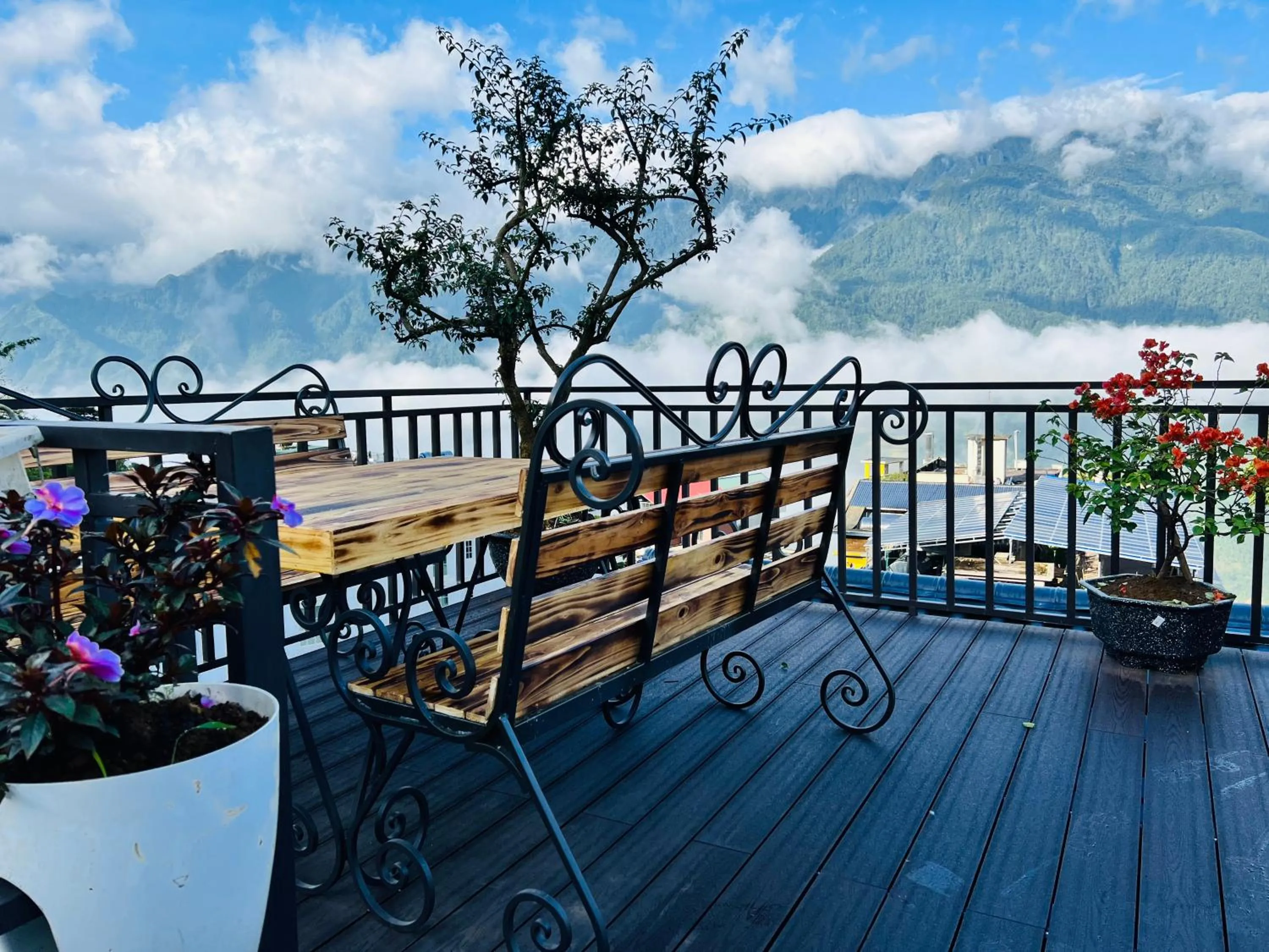 Restaurant/places to eat in Sapa Grand Hills Hotel Apartments
