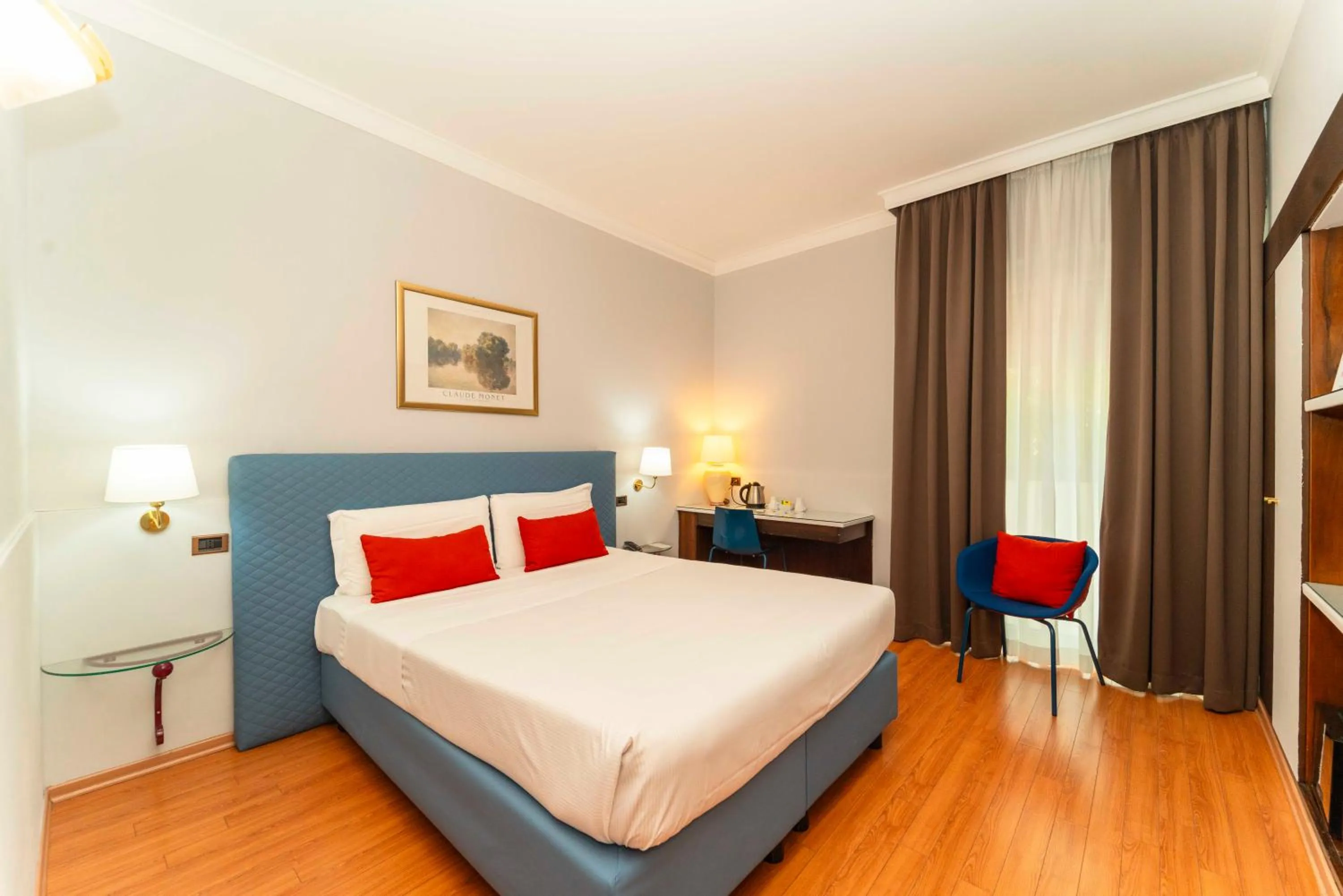 Photo of the whole room, Bed in Hotel Royal Torino Centro Congressi