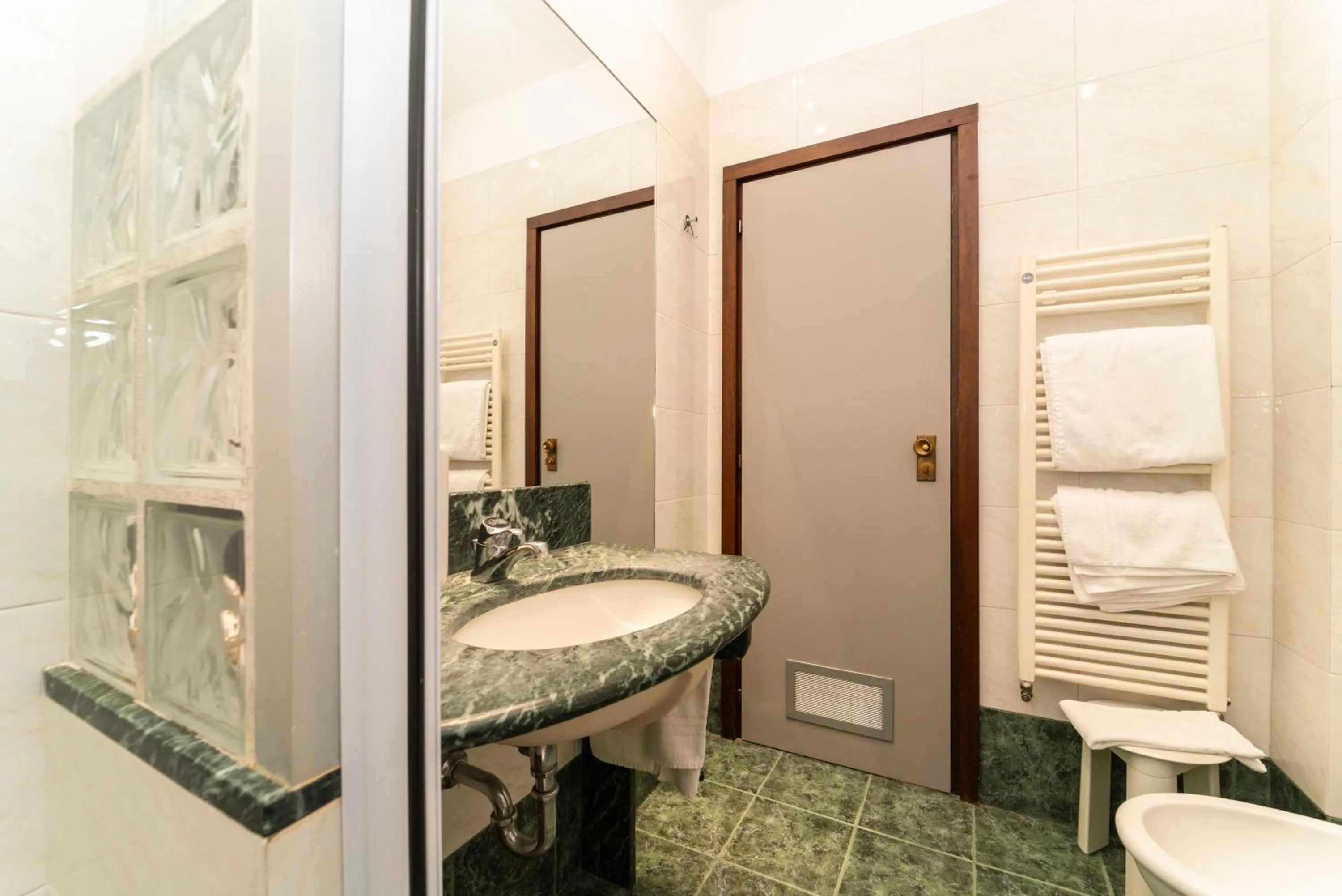 Bathroom in Hotel Royal Torino Centro Congressi