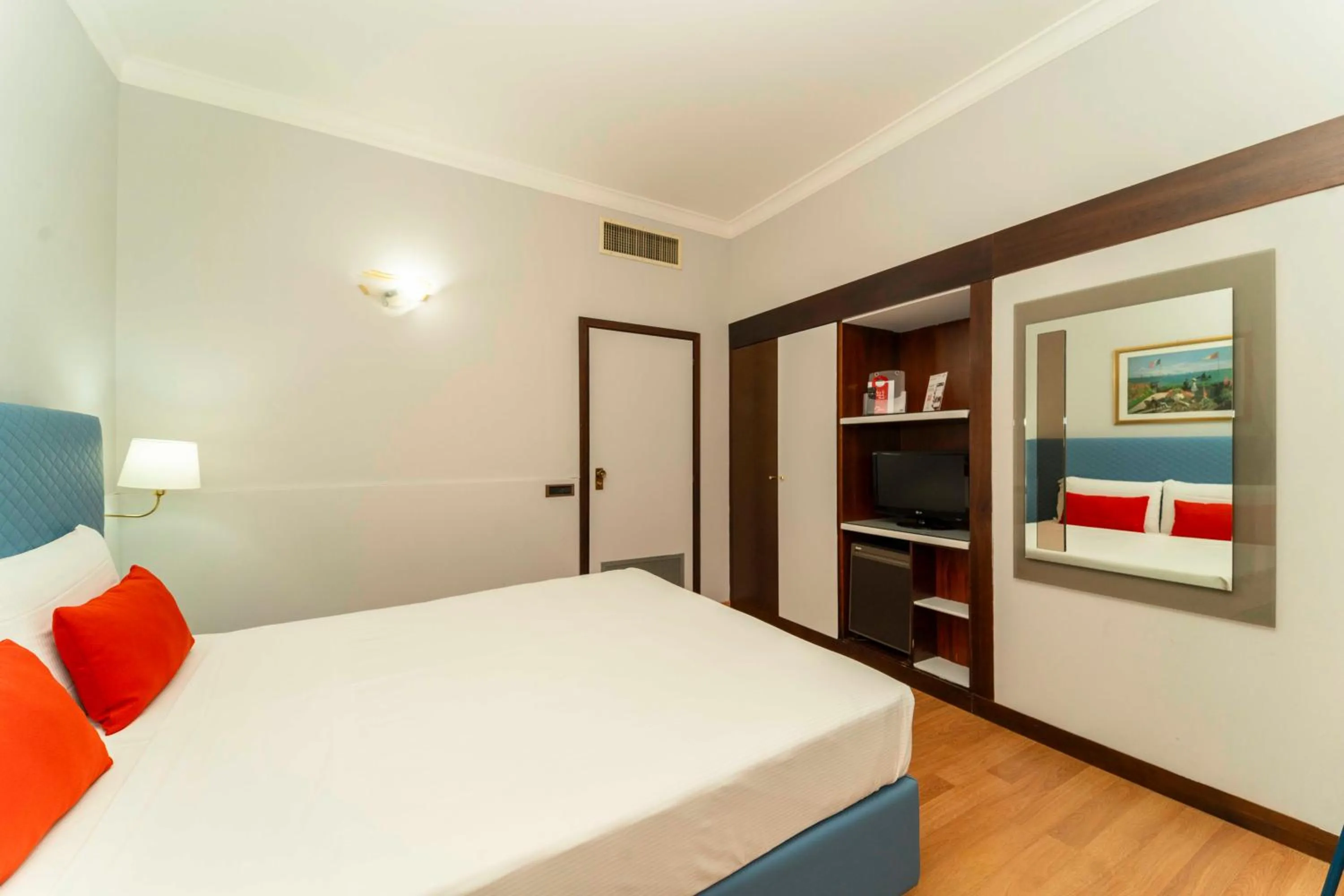 Bedroom, Bed in Hotel Royal Torino Centro Congressi