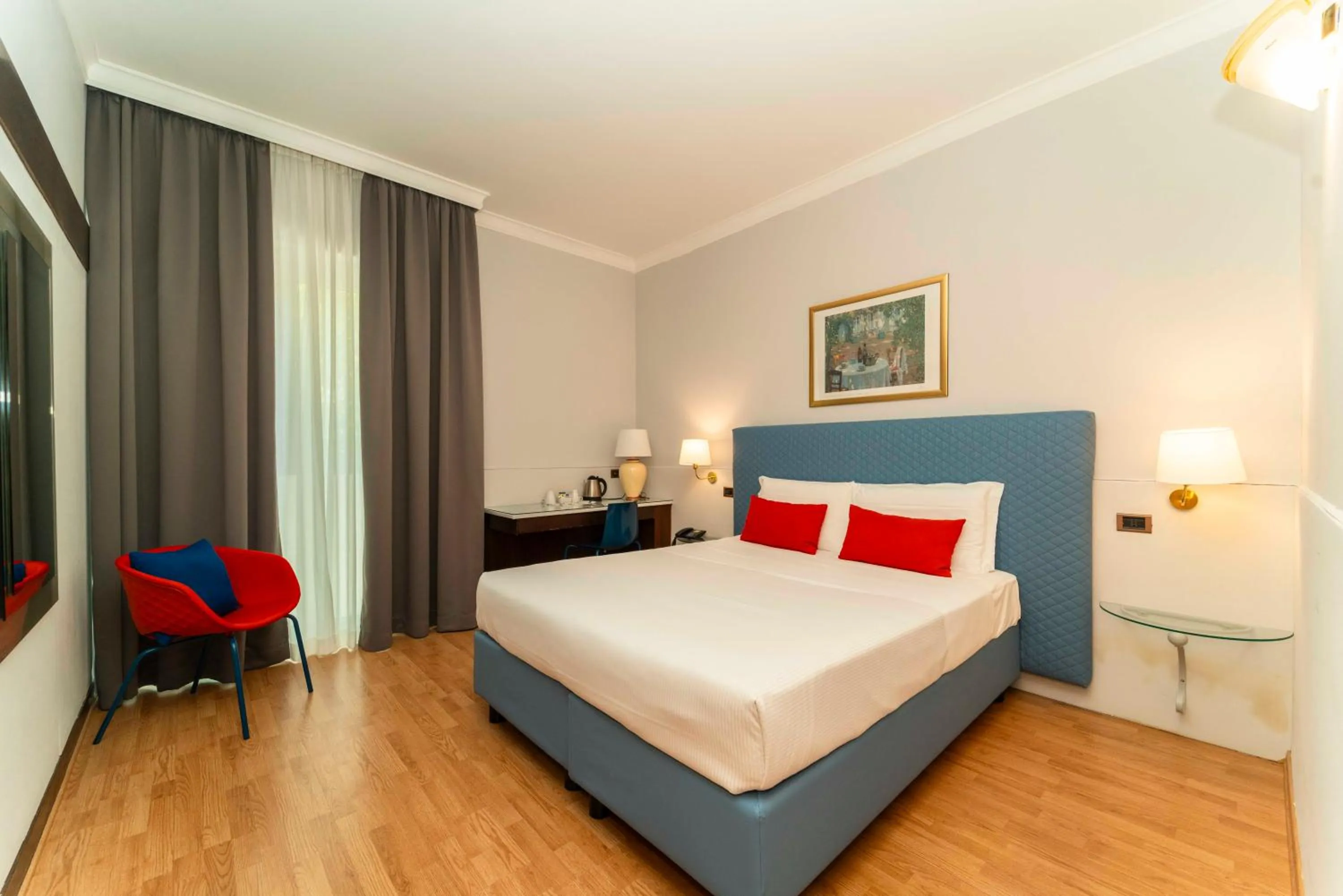 Photo of the whole room, Bed in Hotel Royal Torino Centro Congressi