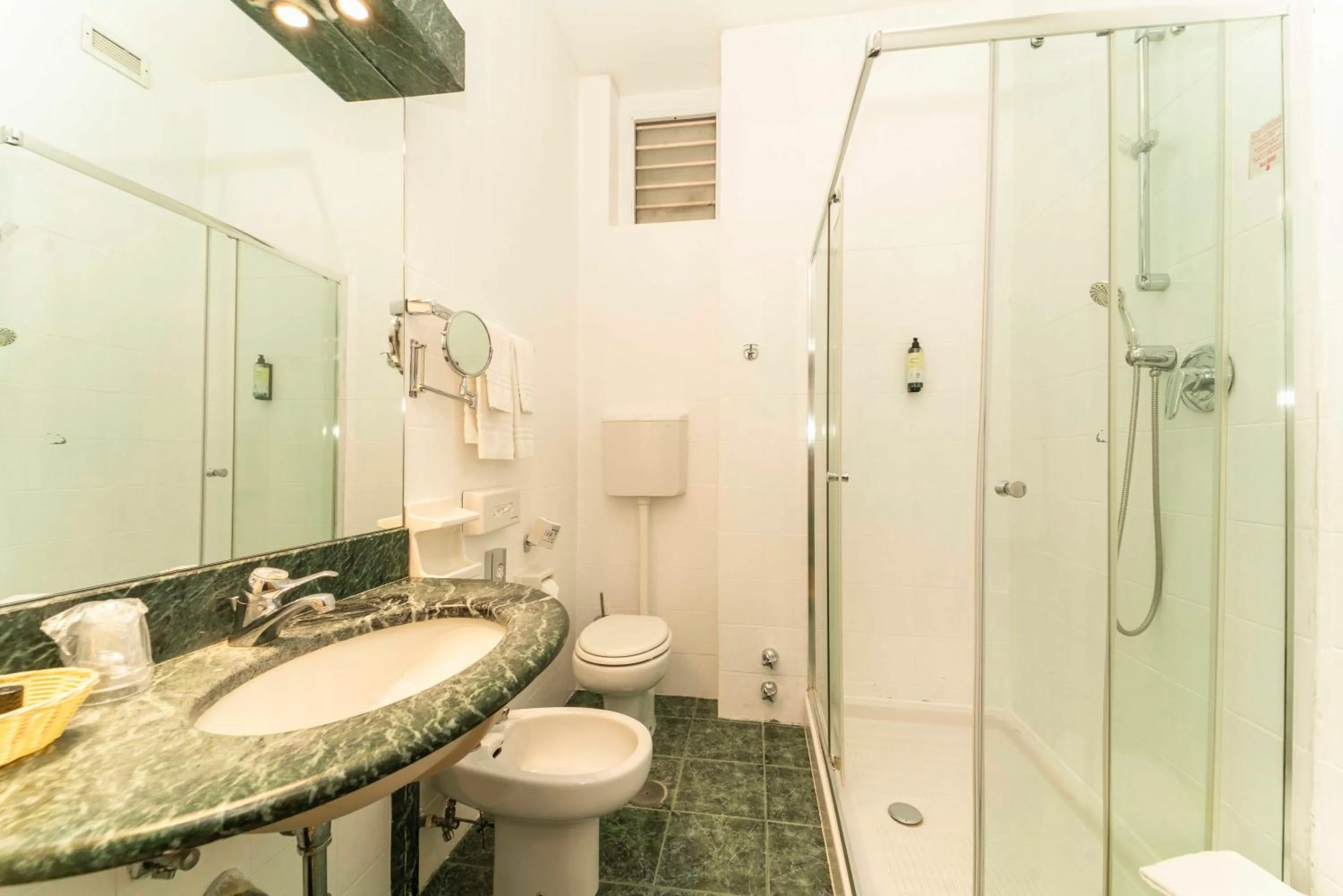 Bathroom in Hotel Royal Torino Centro Congressi