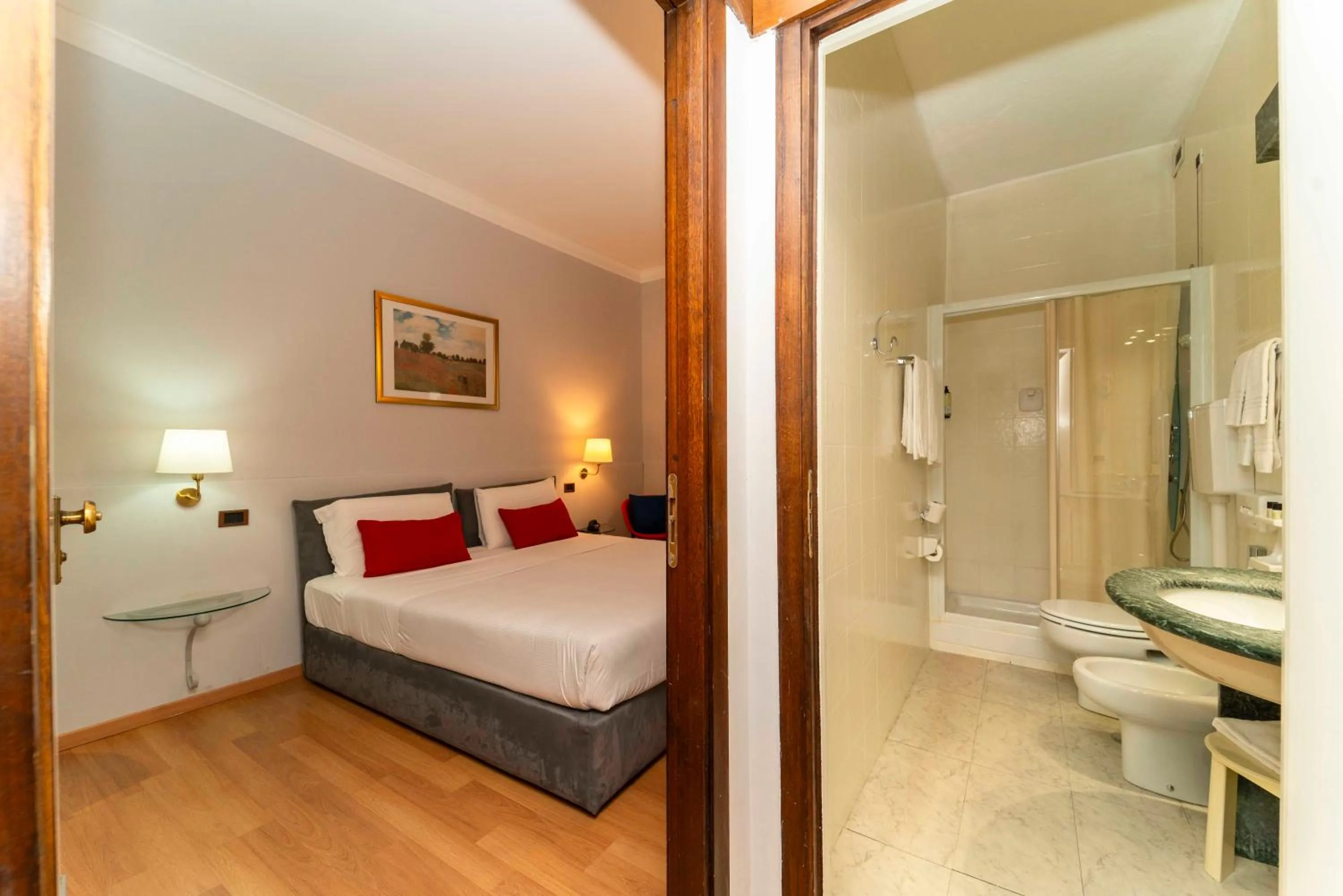 Bedroom, Bed in Hotel Royal Torino Centro Congressi