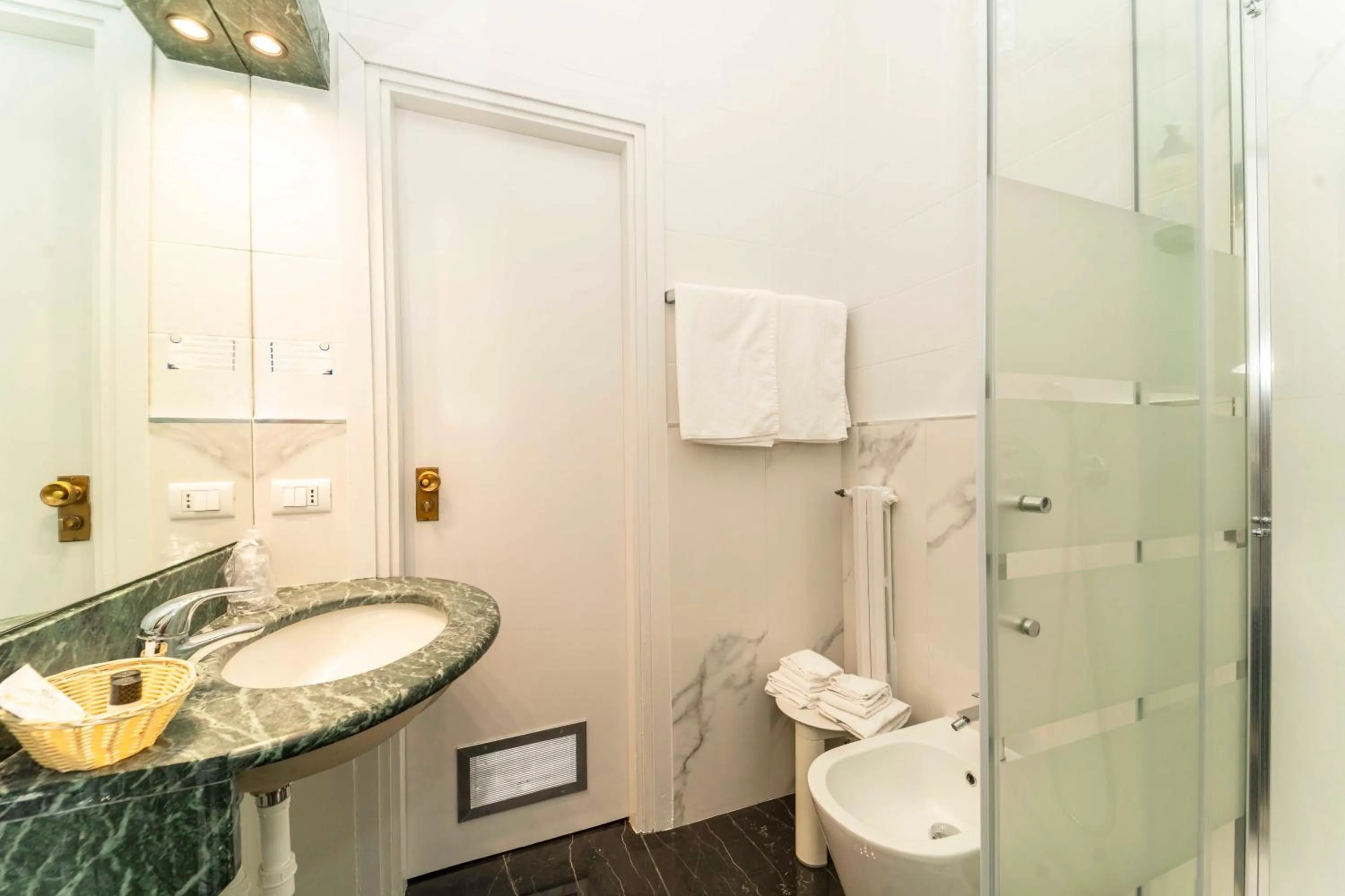 Bathroom in Hotel Royal Torino Centro Congressi