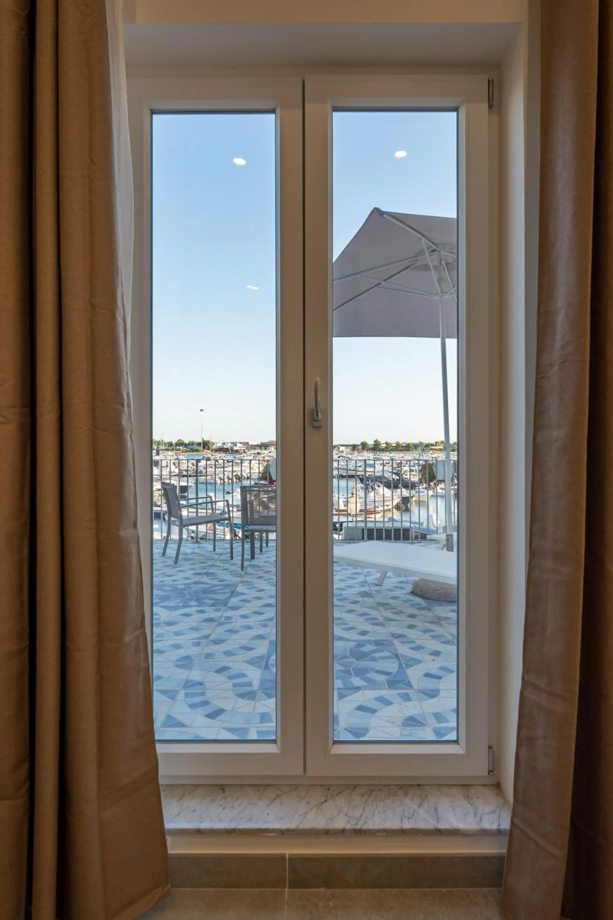 Sea view in Baia Flegrea Meublè