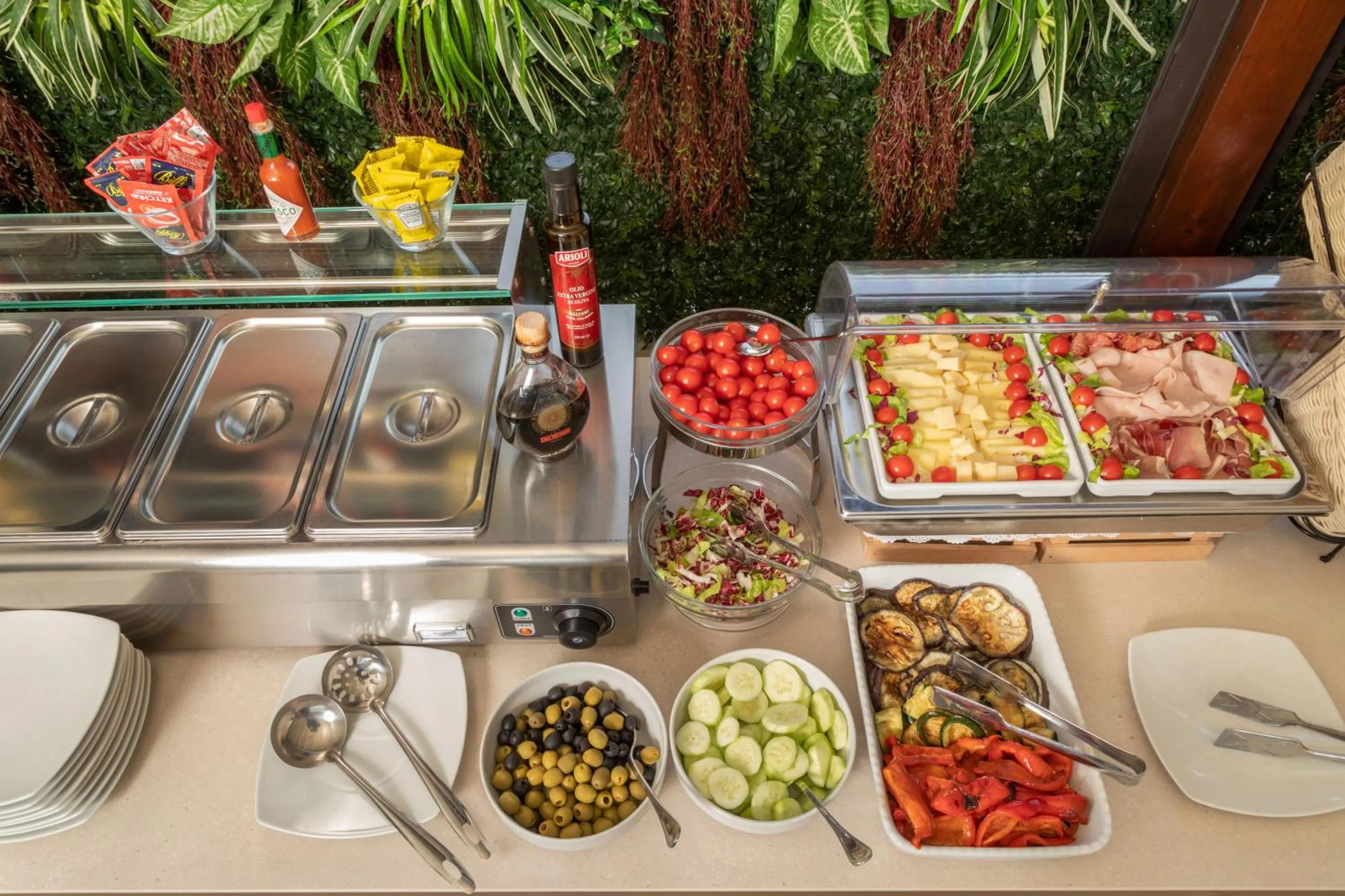 Breakfast in Cosmopolita Rome Colosseum, Tapestry Collection by Hilton