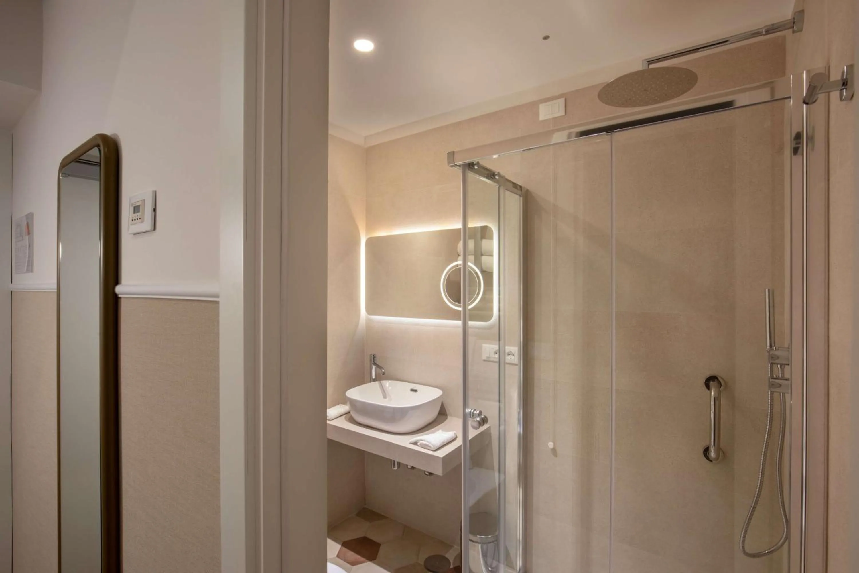 Bathroom in Cosmopolita Rome Colosseum, Tapestry Collection by Hilton