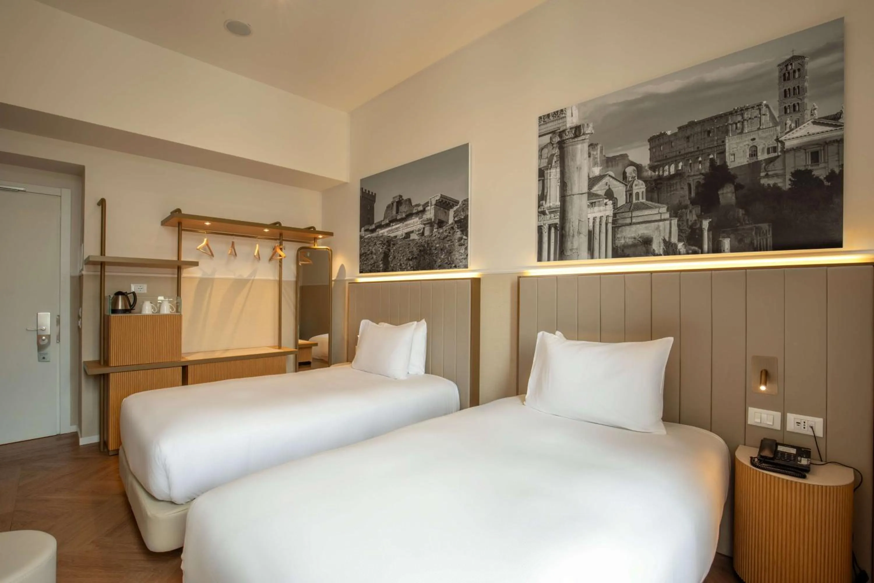 Bed in Cosmopolita Rome Colosseum, Tapestry Collection by Hilton