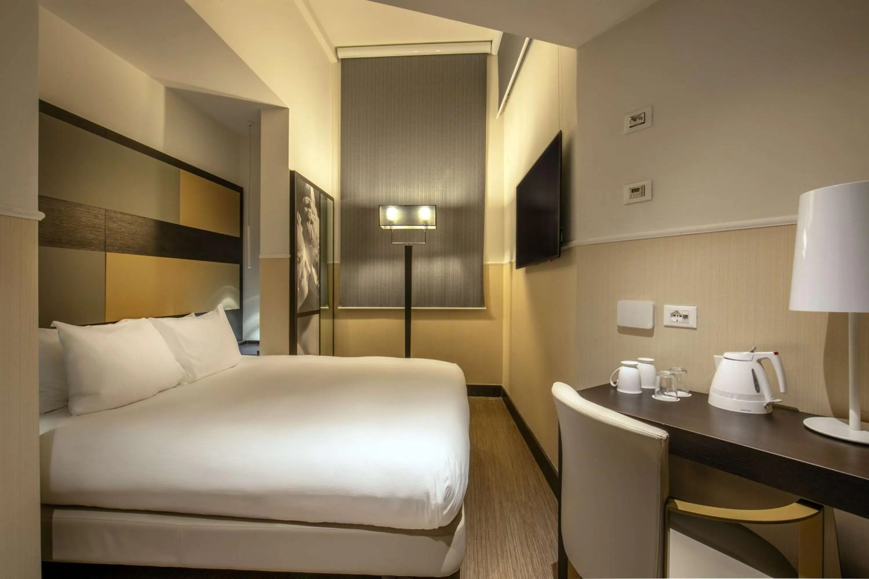 Bedroom, Bed in Cosmopolita Rome Colosseum, Tapestry Collection by Hilton