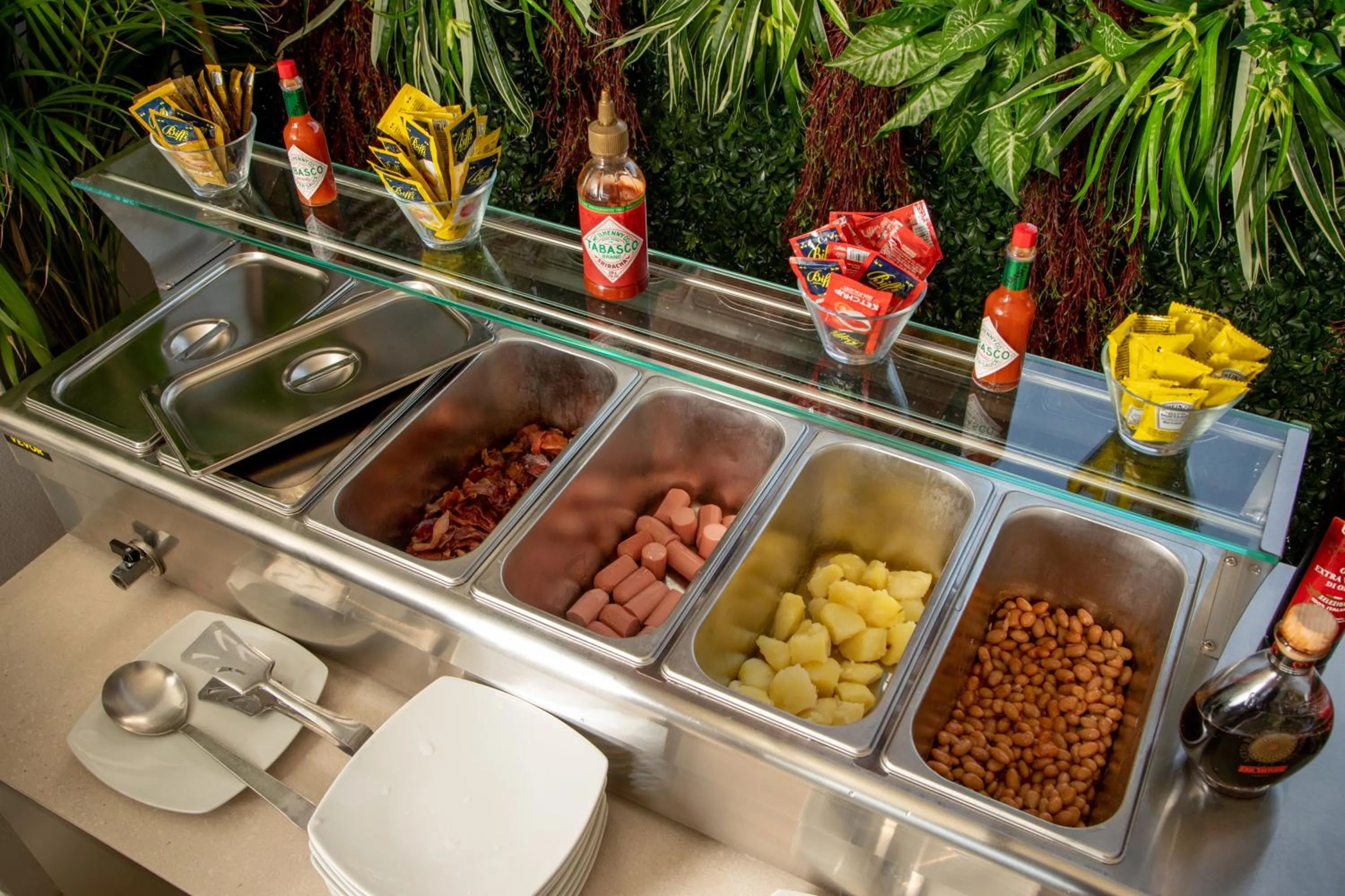 Breakfast in Cosmopolita Rome Colosseum, Tapestry Collection by Hilton