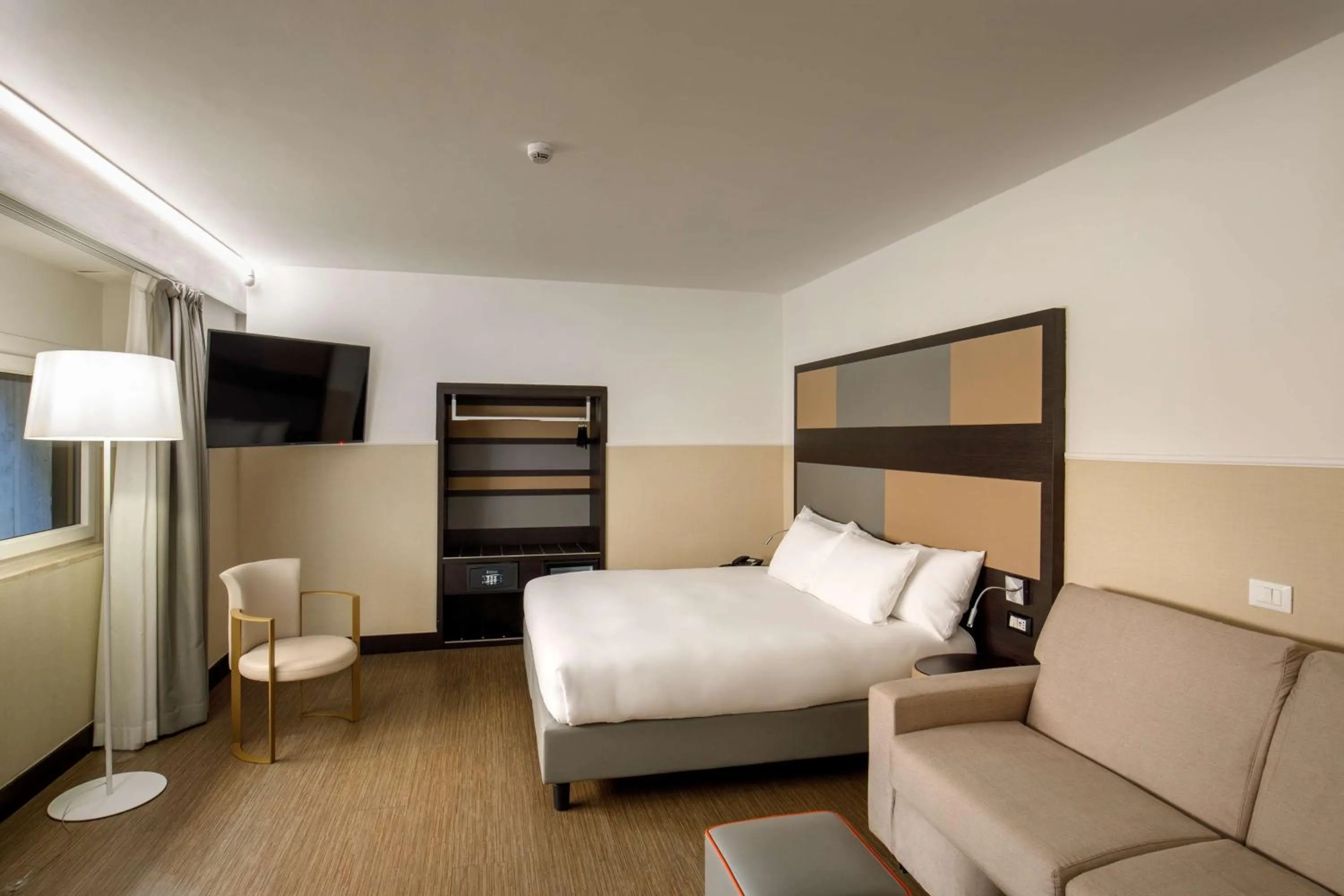 Bedroom, Bed in Cosmopolita Rome Colosseum, Tapestry Collection by Hilton