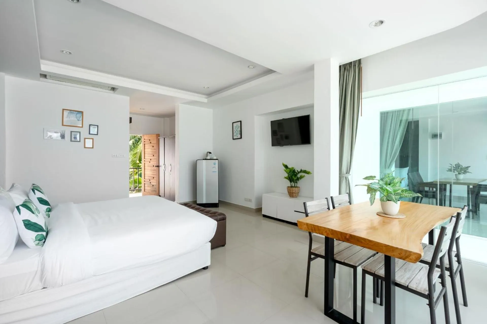 Photo of the whole room, Bed in 4U Resort Samui