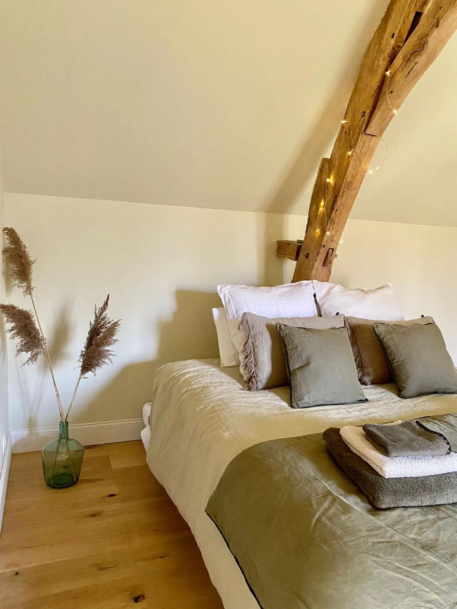 Bedroom, Bed in Le moulin du Mesnil