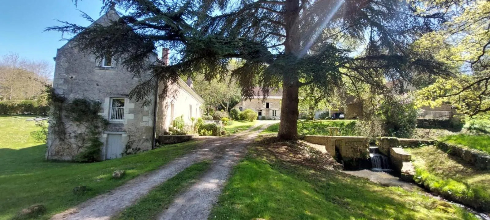 Property building in Le moulin du Mesnil