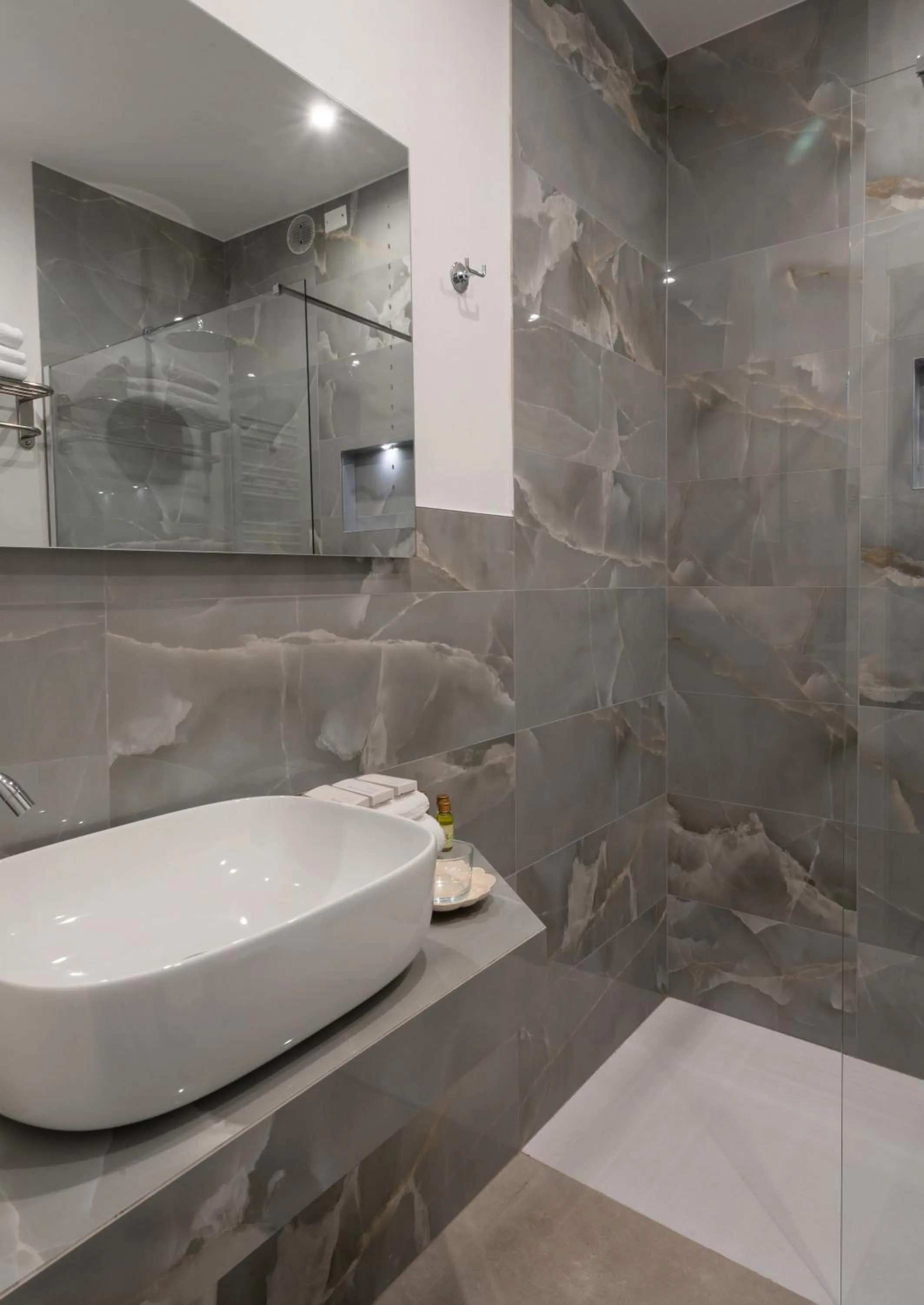 Shower in Hotel Biancamano