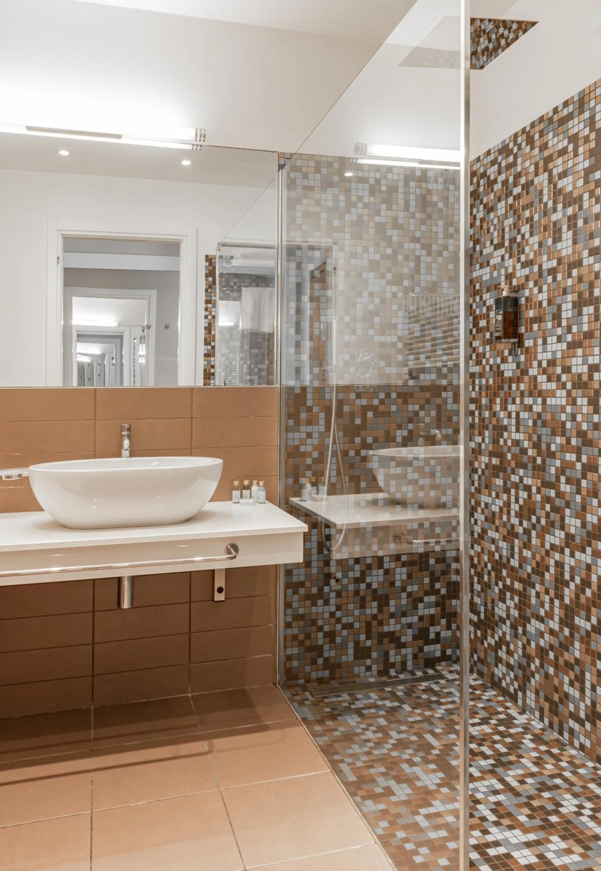 Shower in Hotel Biancamano