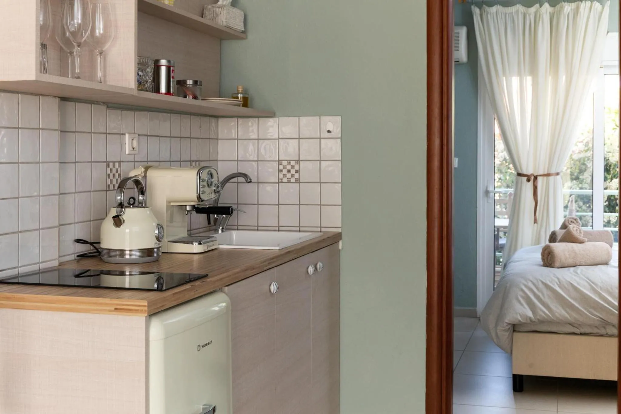 Kitchen or kitchenette, Bed in Arsas Suites