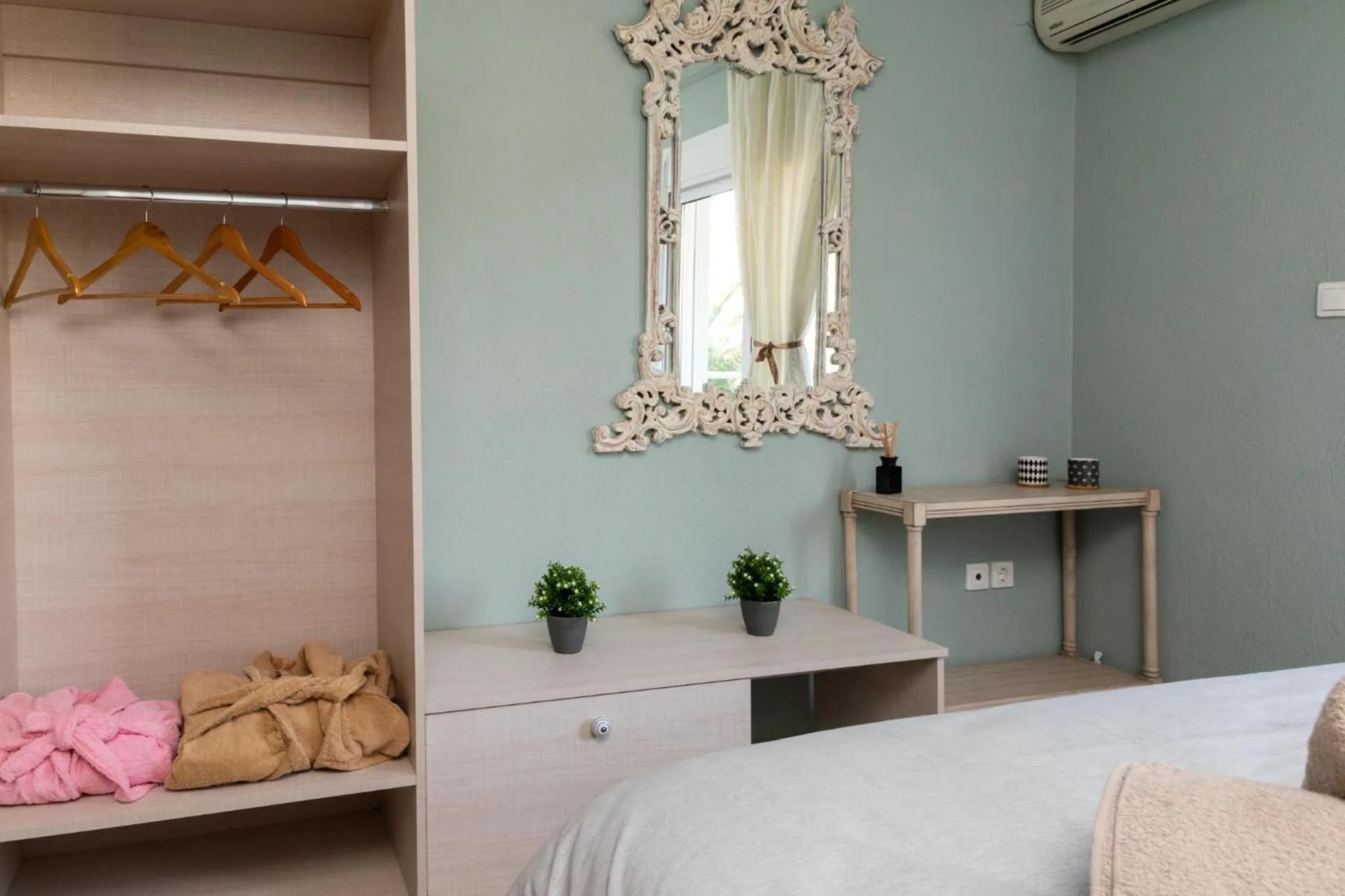 Bedroom, Bed in Arsas Suites