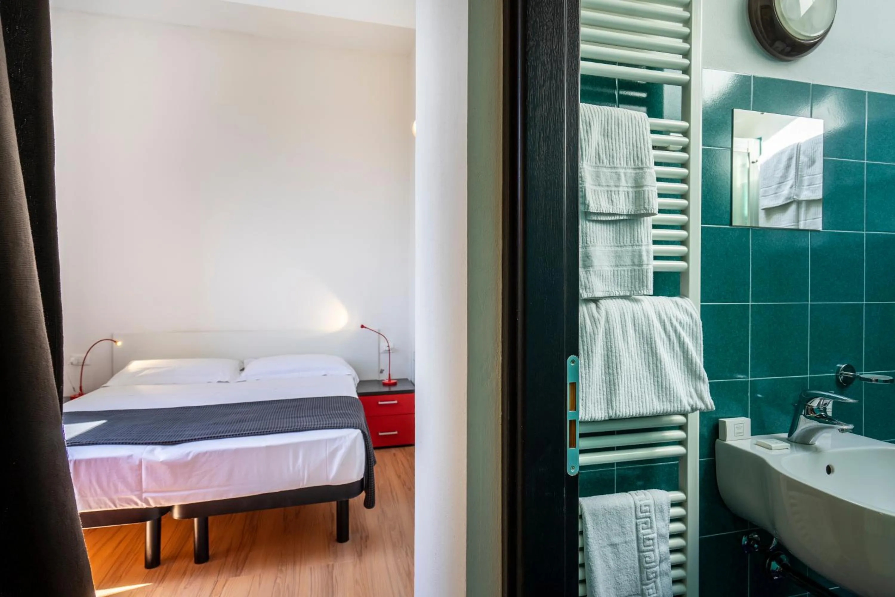 Shower, Bed in Hotel Cristallo