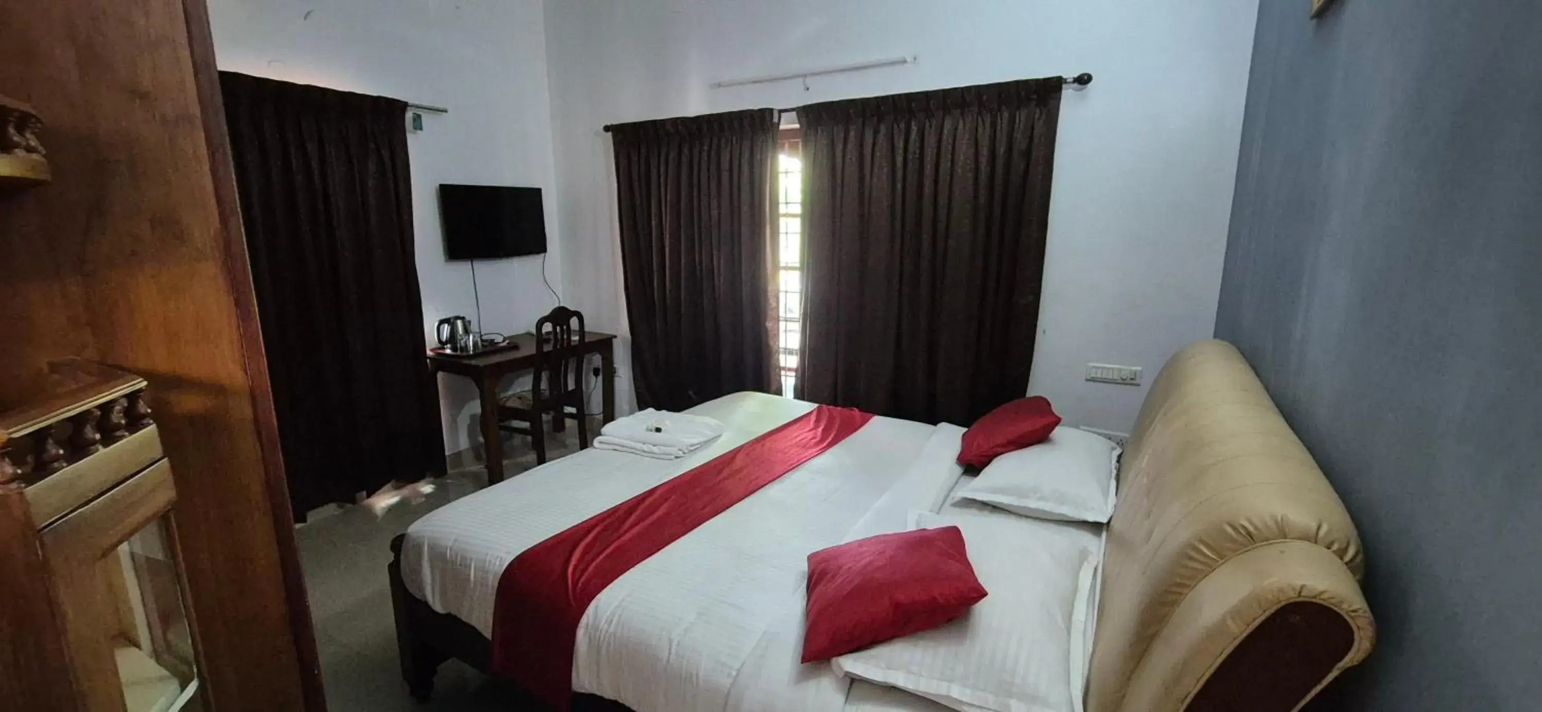 Superior King Room in Vaiga Homes - Vembanadu Lakeview Retreat Superior King Room in Vaiga Homes - Vembanadu Lakeview Retreat