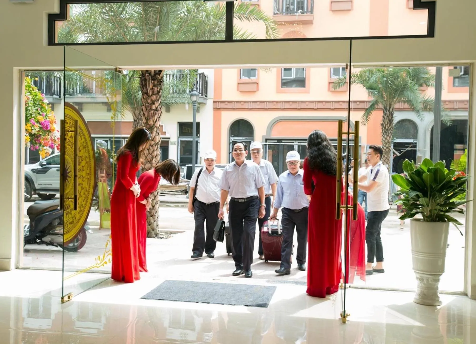 Staff in Ruby Halong 6 Hotel