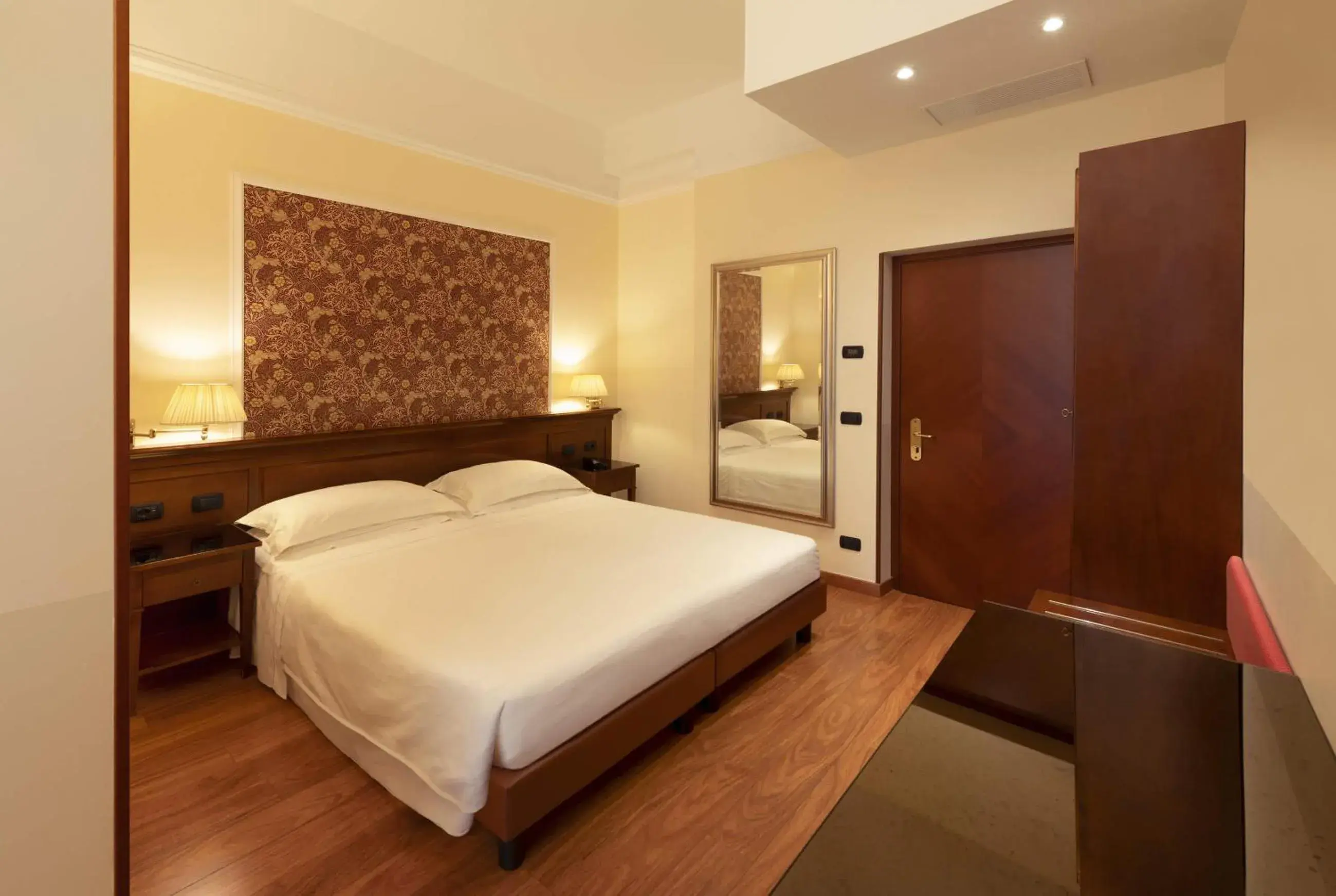 Classic Double or Twin Room in Lancaster Hotel Classic Double or Twin Room in Lancaster Hotel