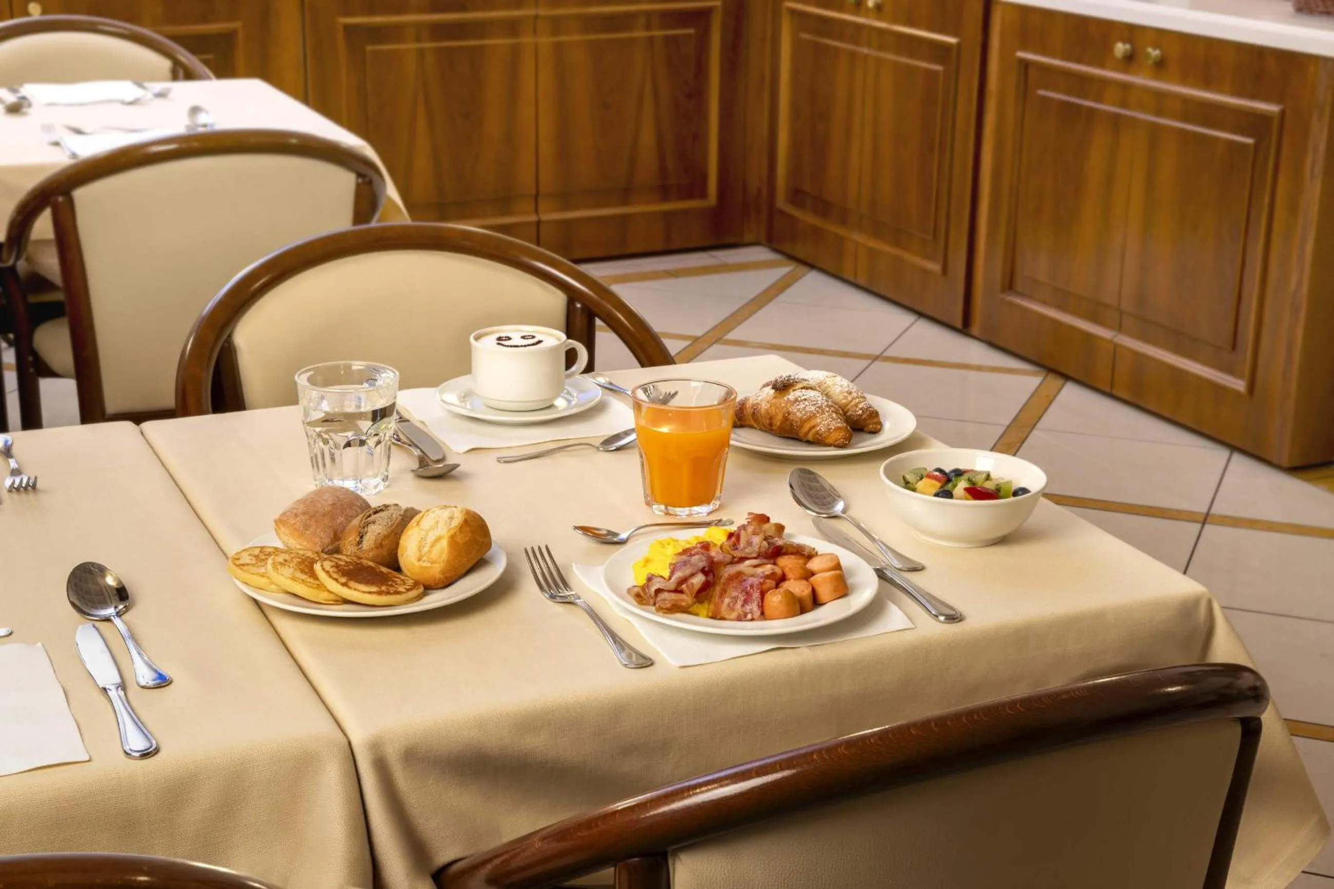 Breakfast in Lancaster Hotel