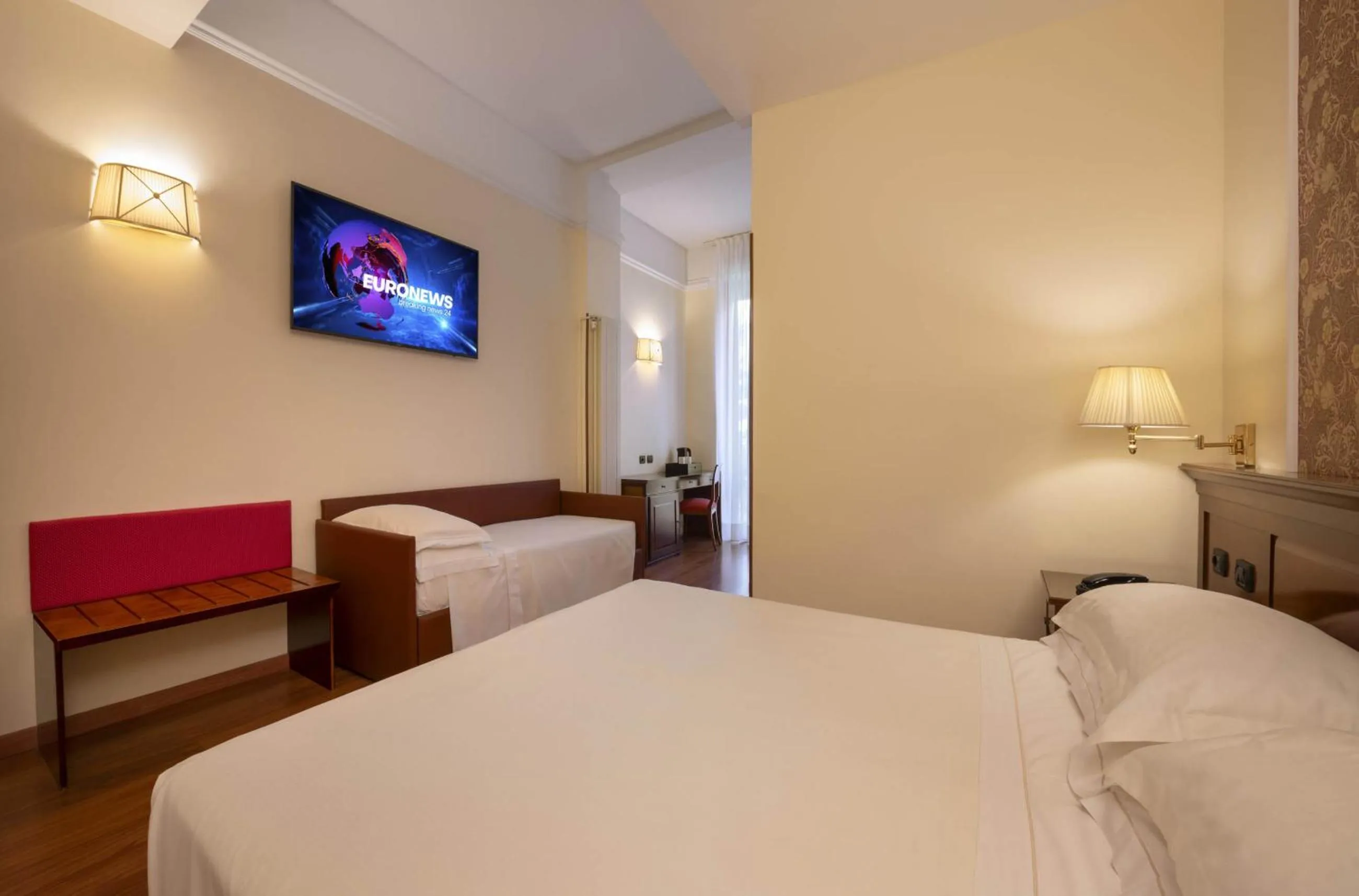 Bedroom, Bed in Lancaster Hotel