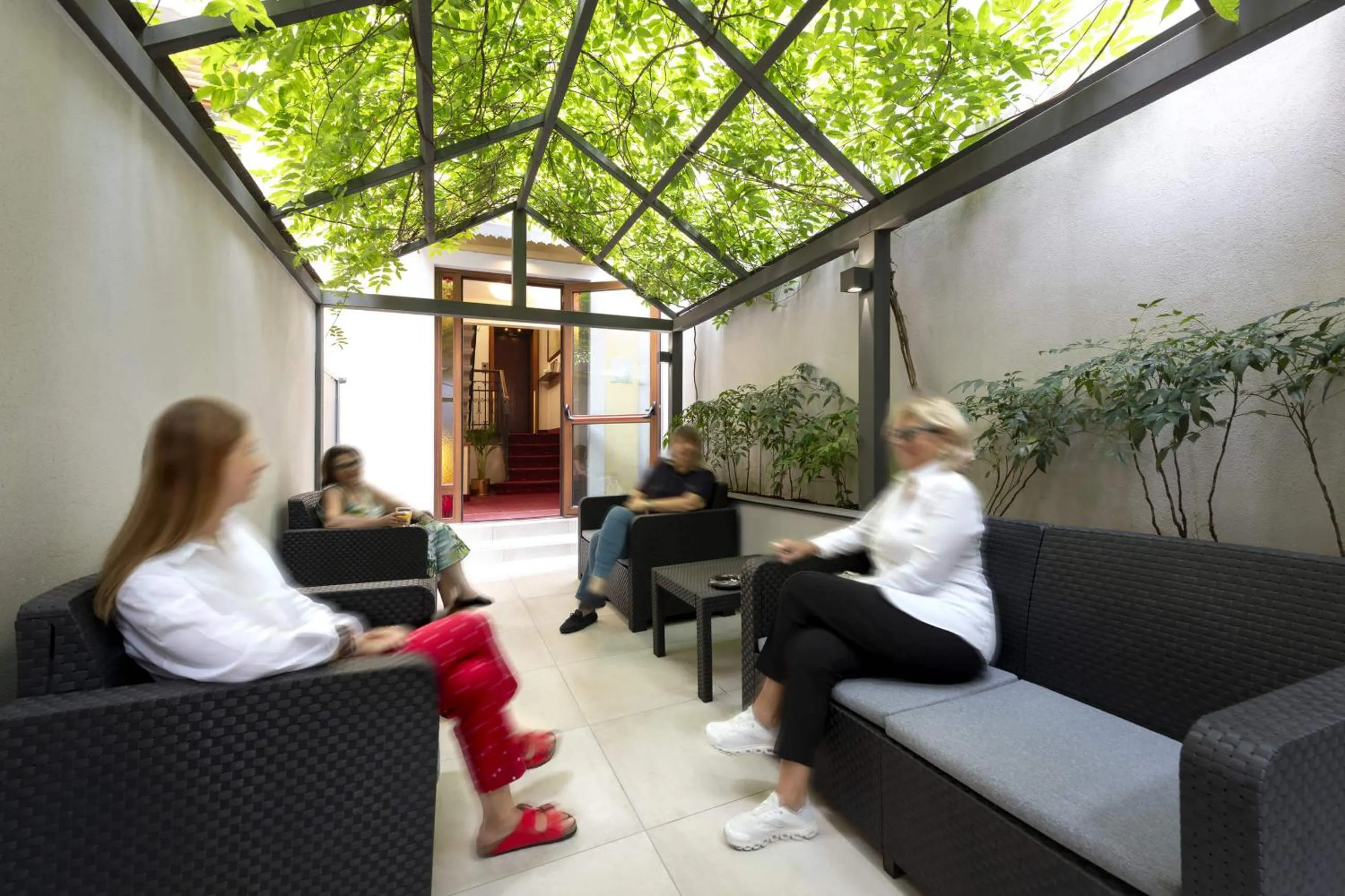 Patio in Lancaster Hotel