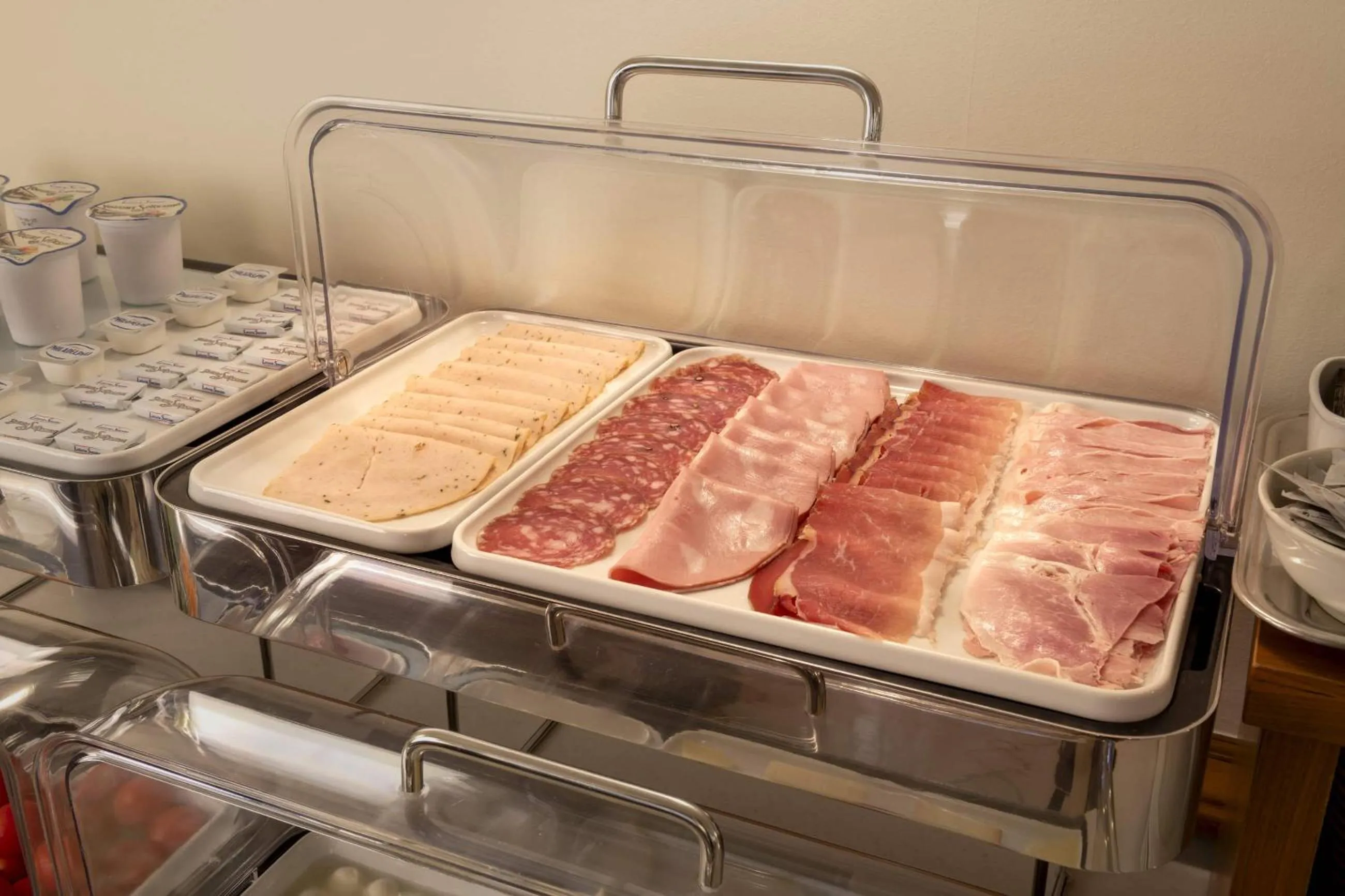 Buffet breakfast in Lancaster Hotel