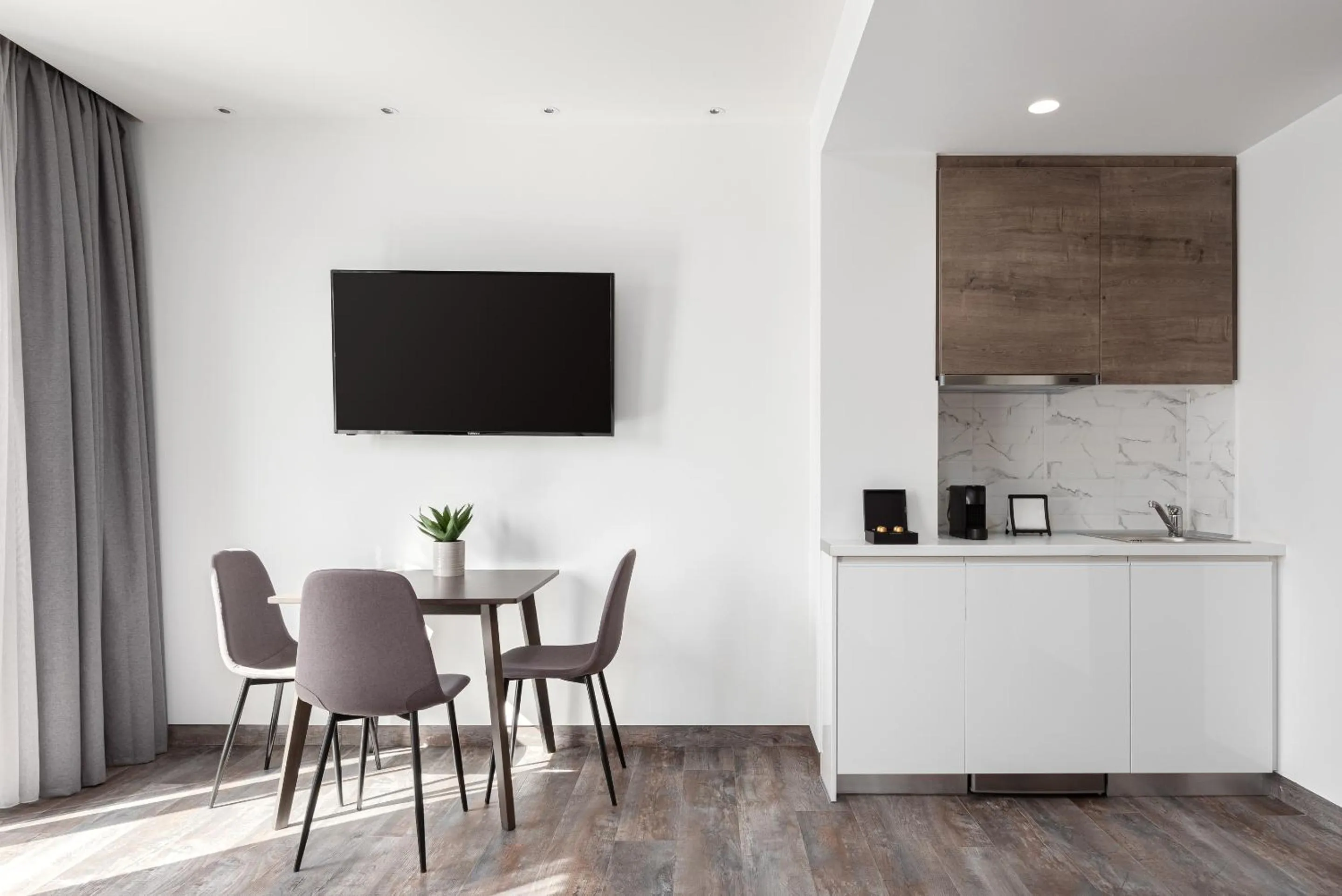 Communal lounge/ TV room in Athenian Spirit