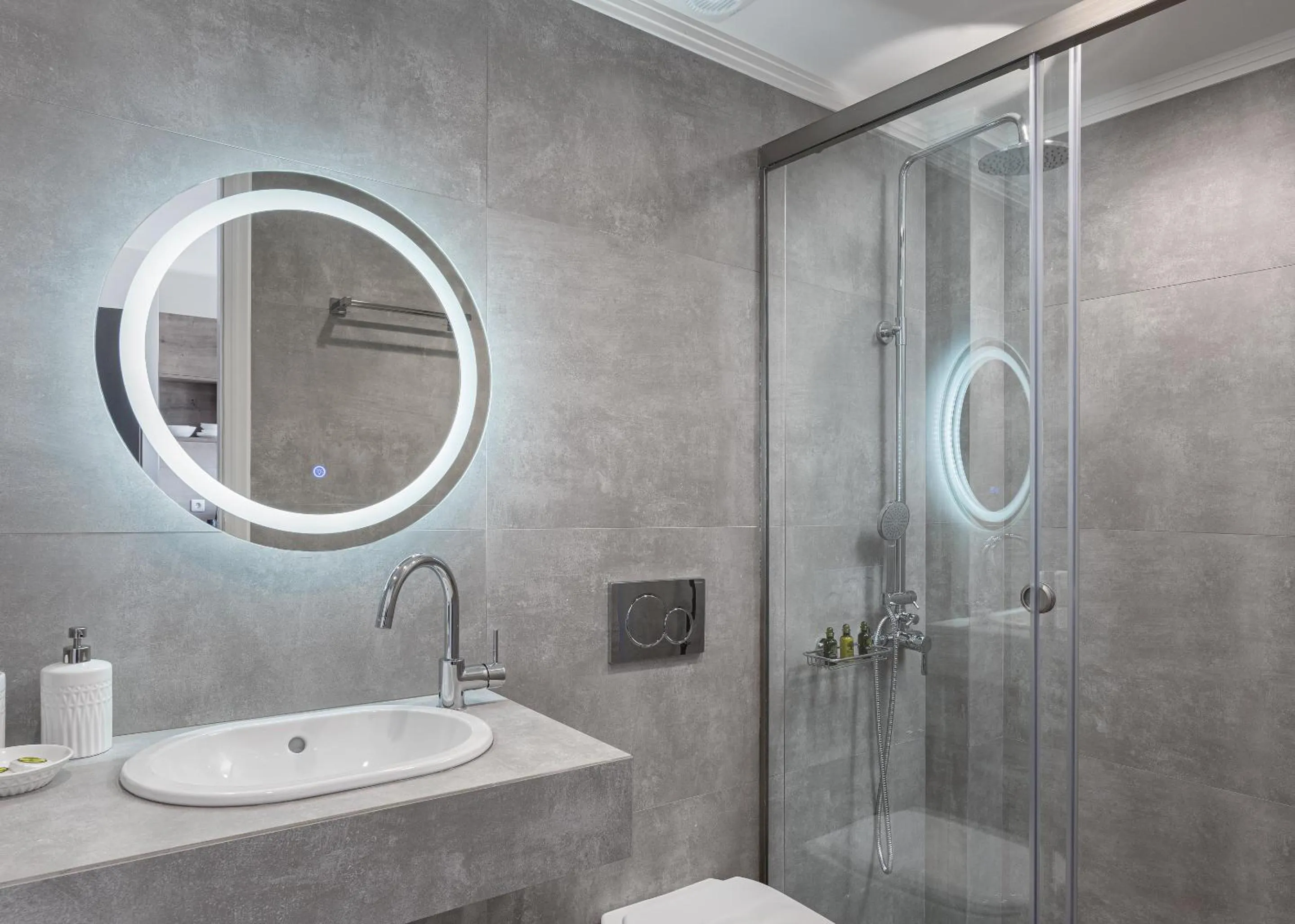 Bathroom in Athenian Spirit