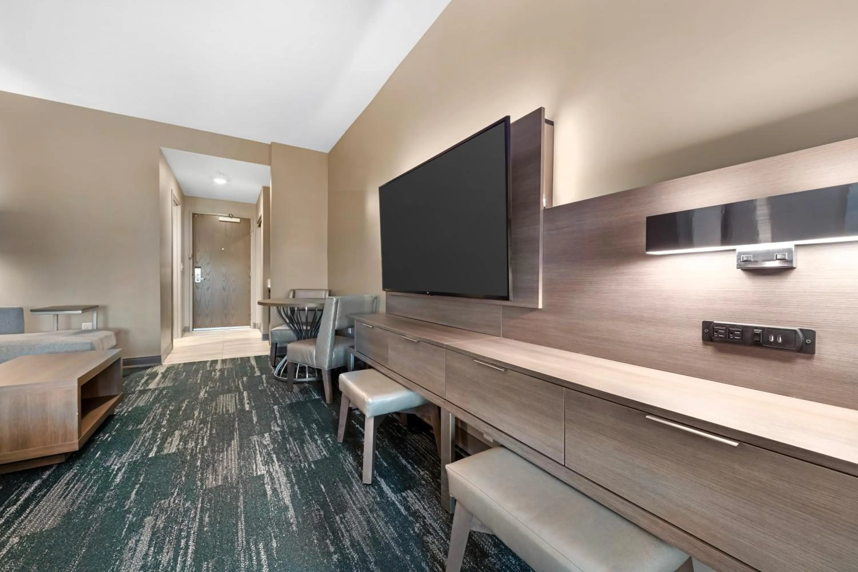 Photo of the whole room, Bed in Best Western Plus Grand Rapids MN