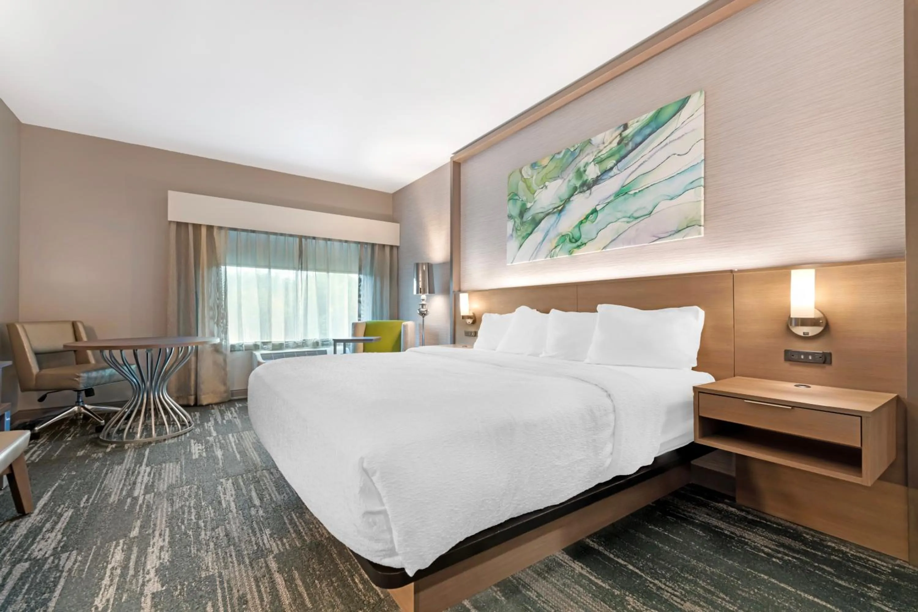 Photo of the whole room, Bed in Best Western Plus Grand Rapids MN