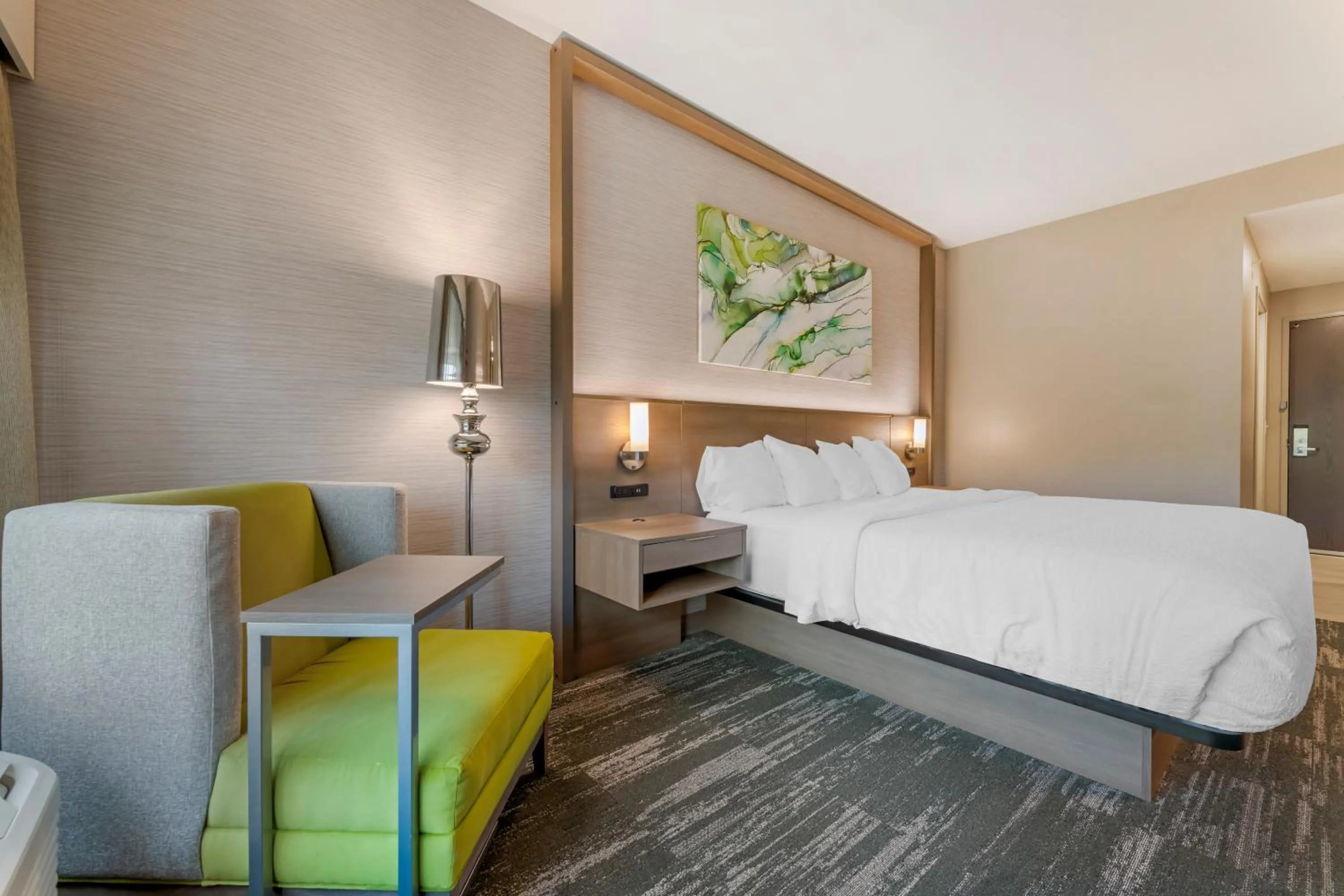 Photo of the whole room, Bed in Best Western Plus Grand Rapids MN