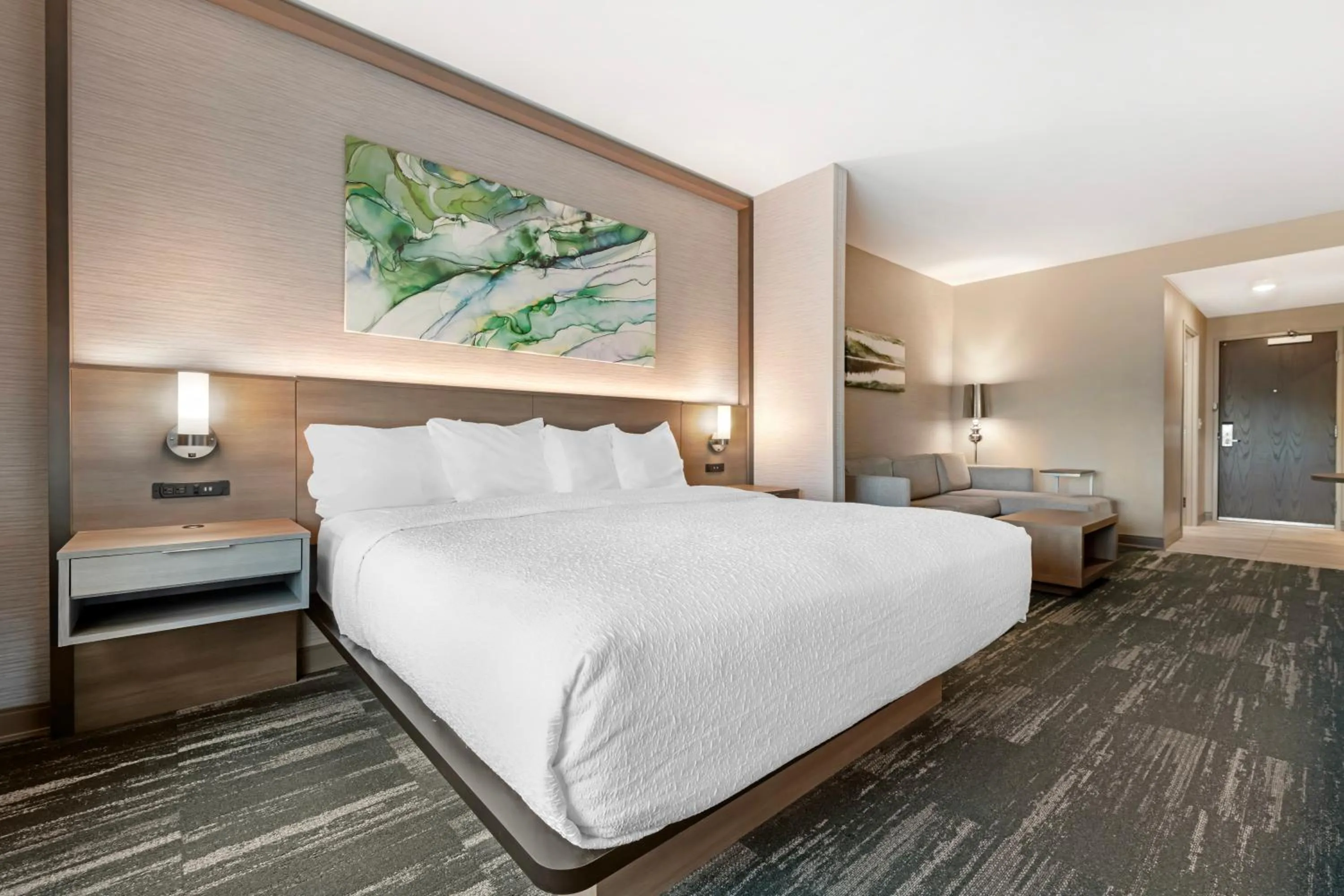 Photo of the whole room, Bed in Best Western Plus Grand Rapids MN