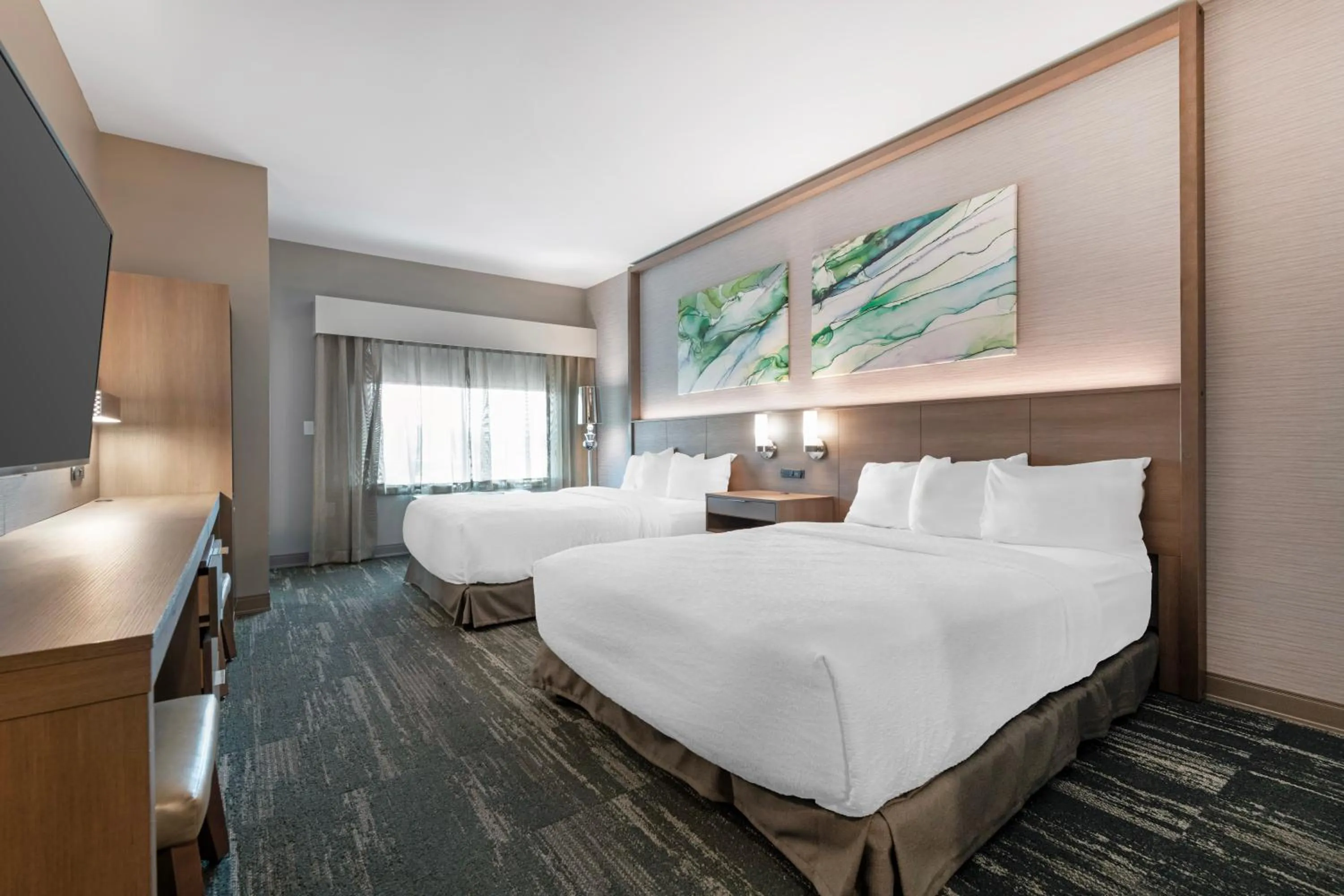 Photo of the whole room, Bed in Best Western Plus Grand Rapids MN