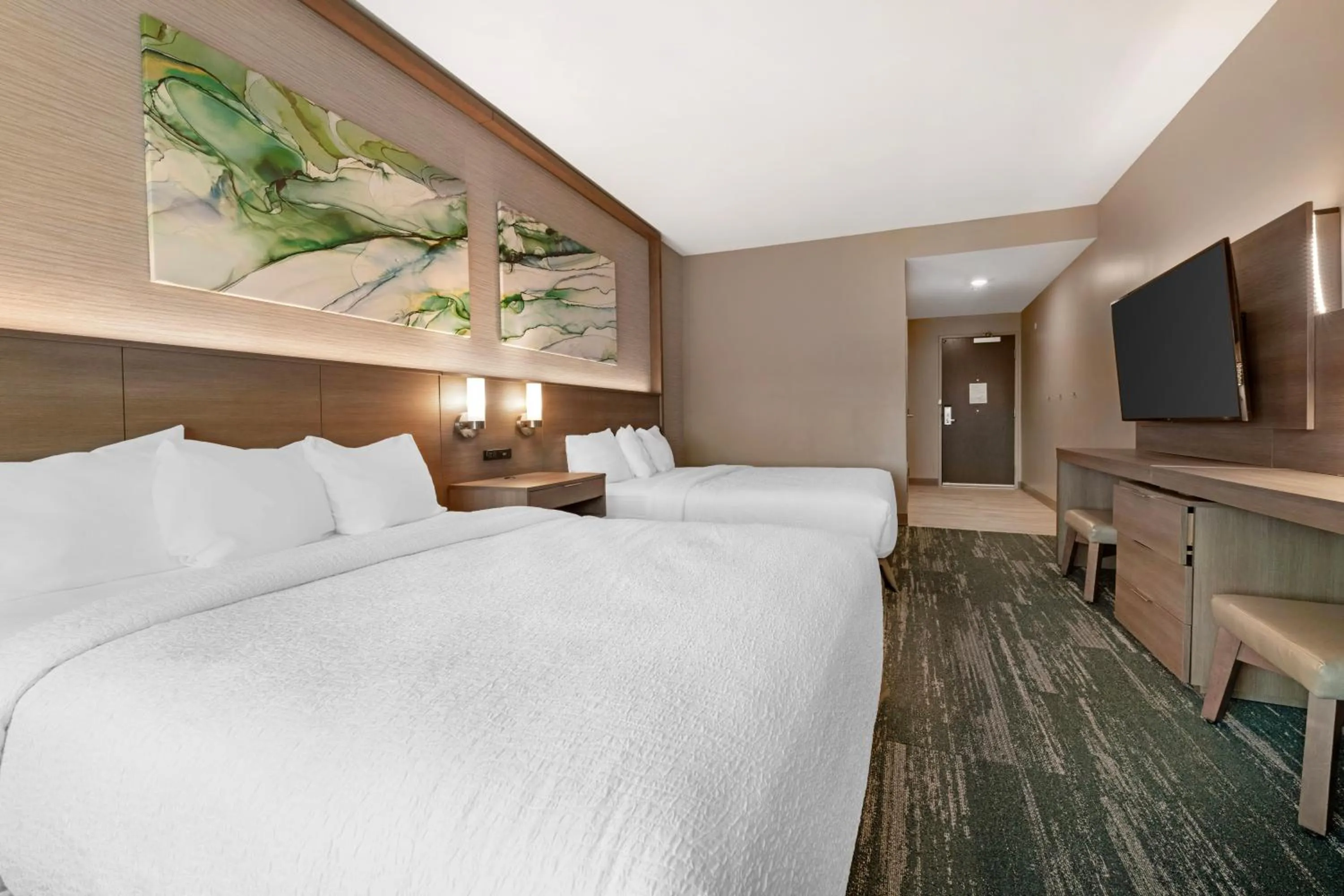 Photo of the whole room, Bed in Best Western Plus Grand Rapids MN