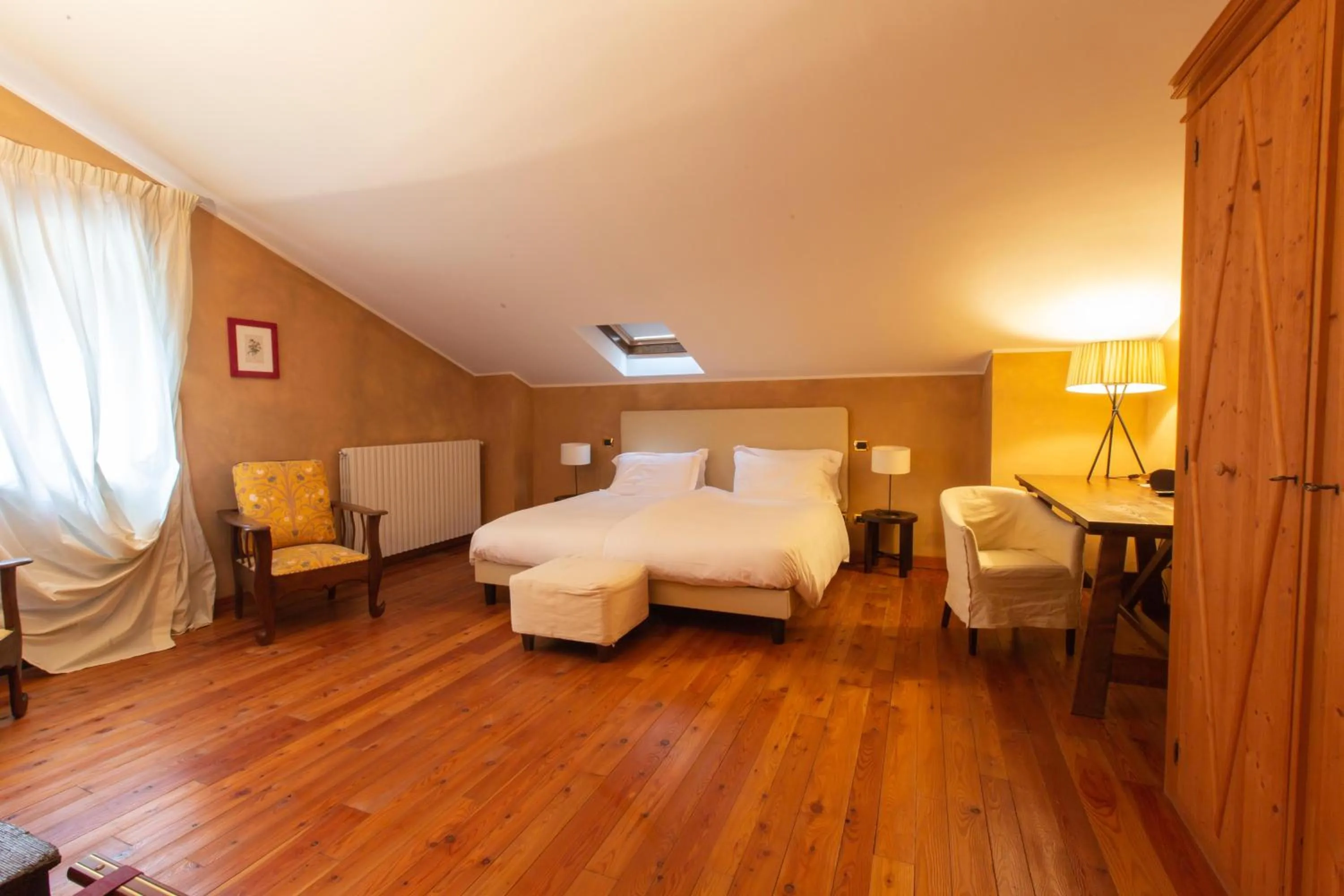 Bedroom, Bed in Hotel Cristallo