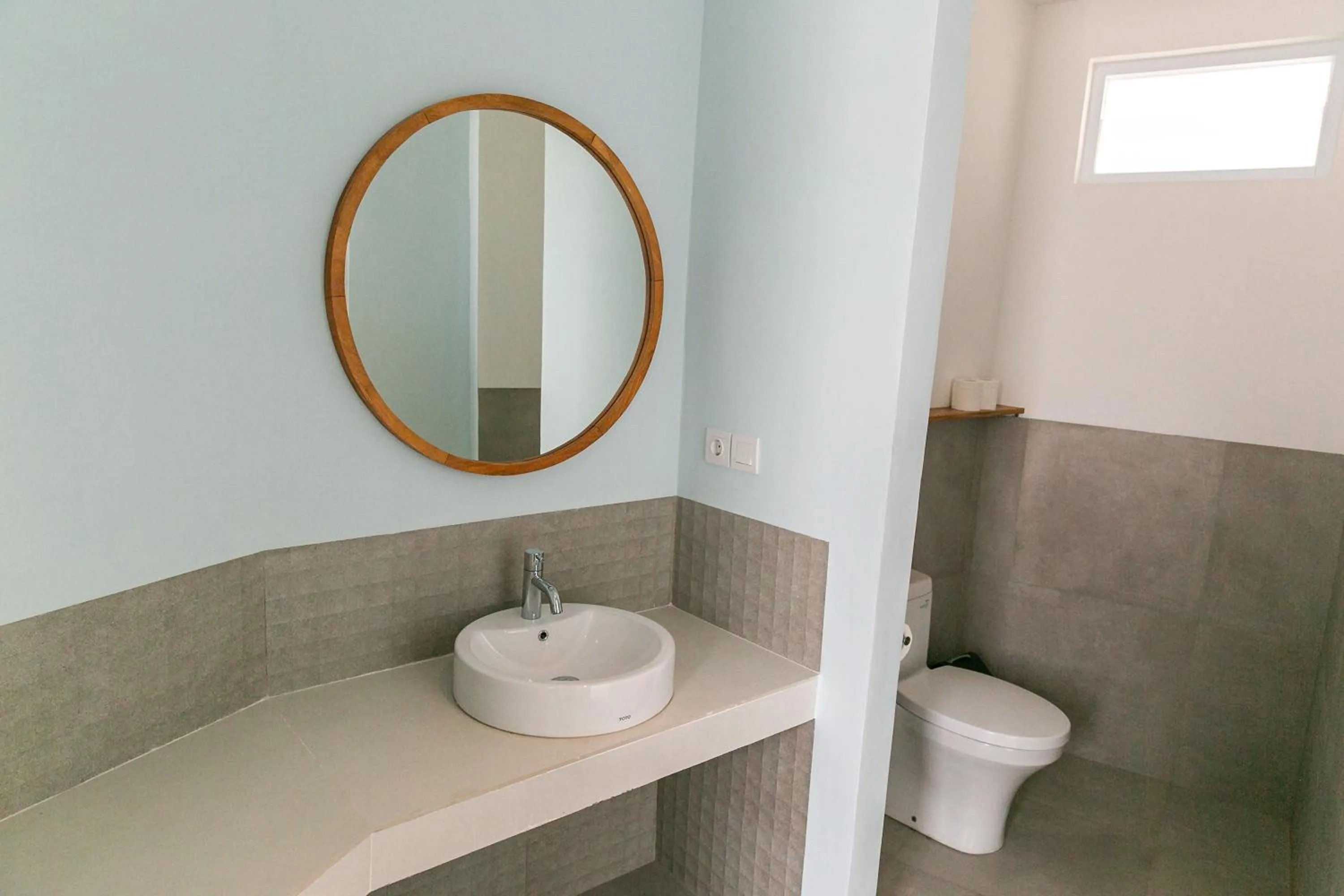 Bathroom in Coco & Pineapple Pants Hostel