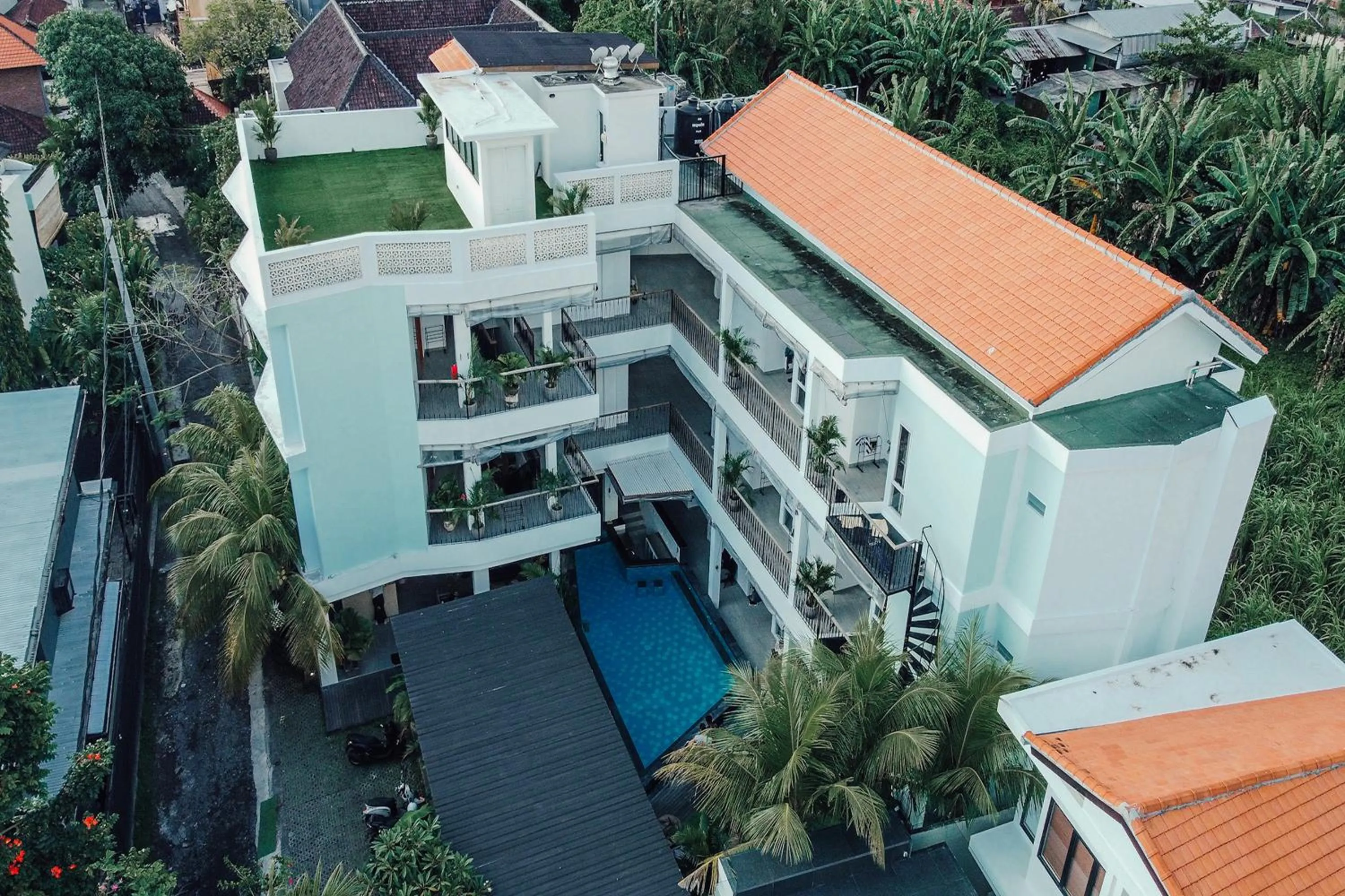 Property building in Coco & Pineapple Pants Hostel