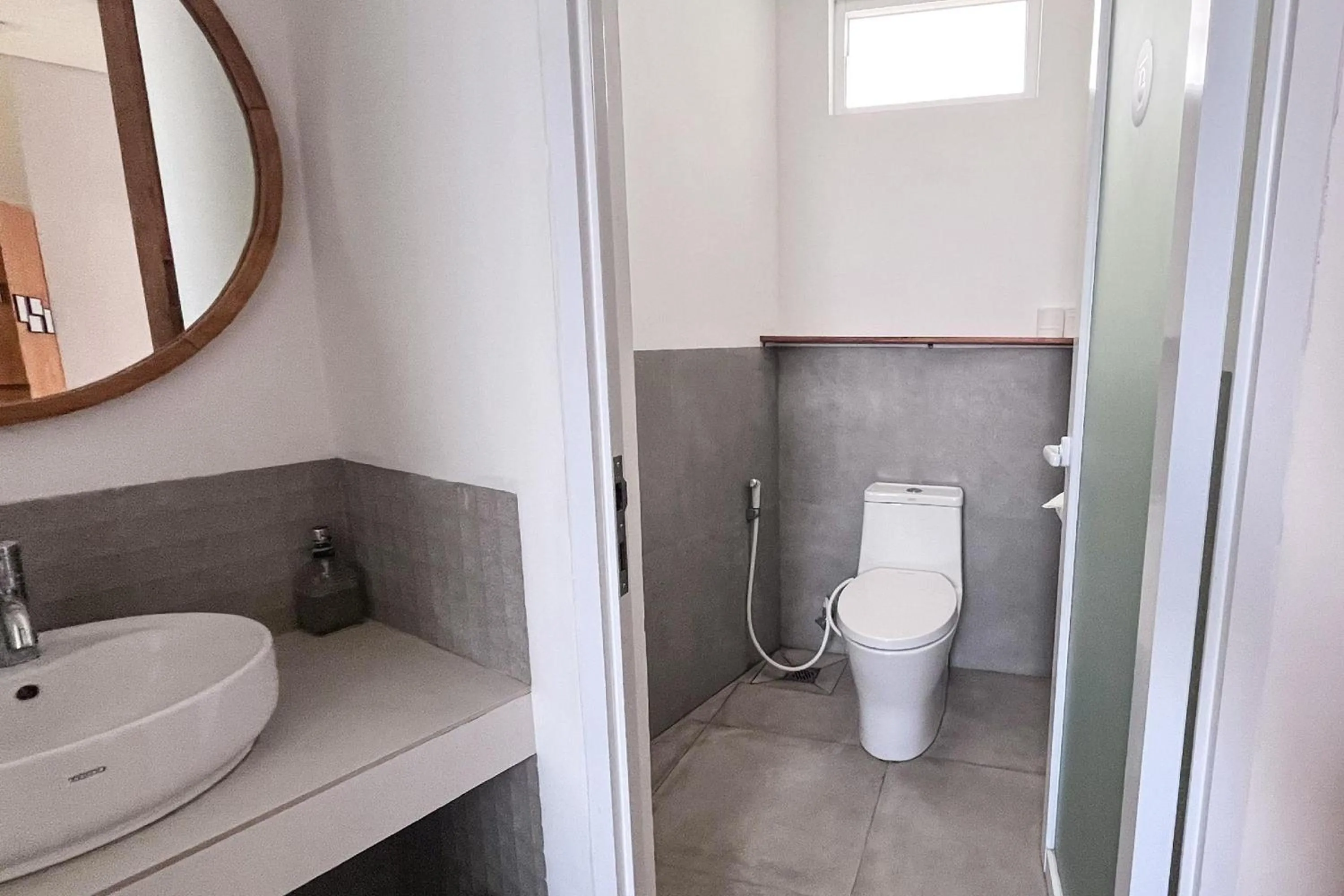 Bathroom in Coco & Pineapple Pants Hostel