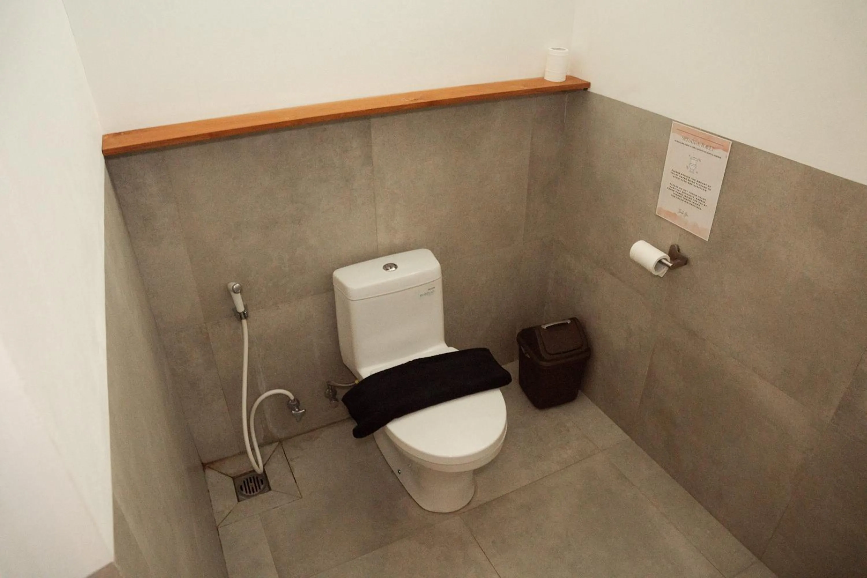 Bathroom in Coco & Pineapple Pants Hostel