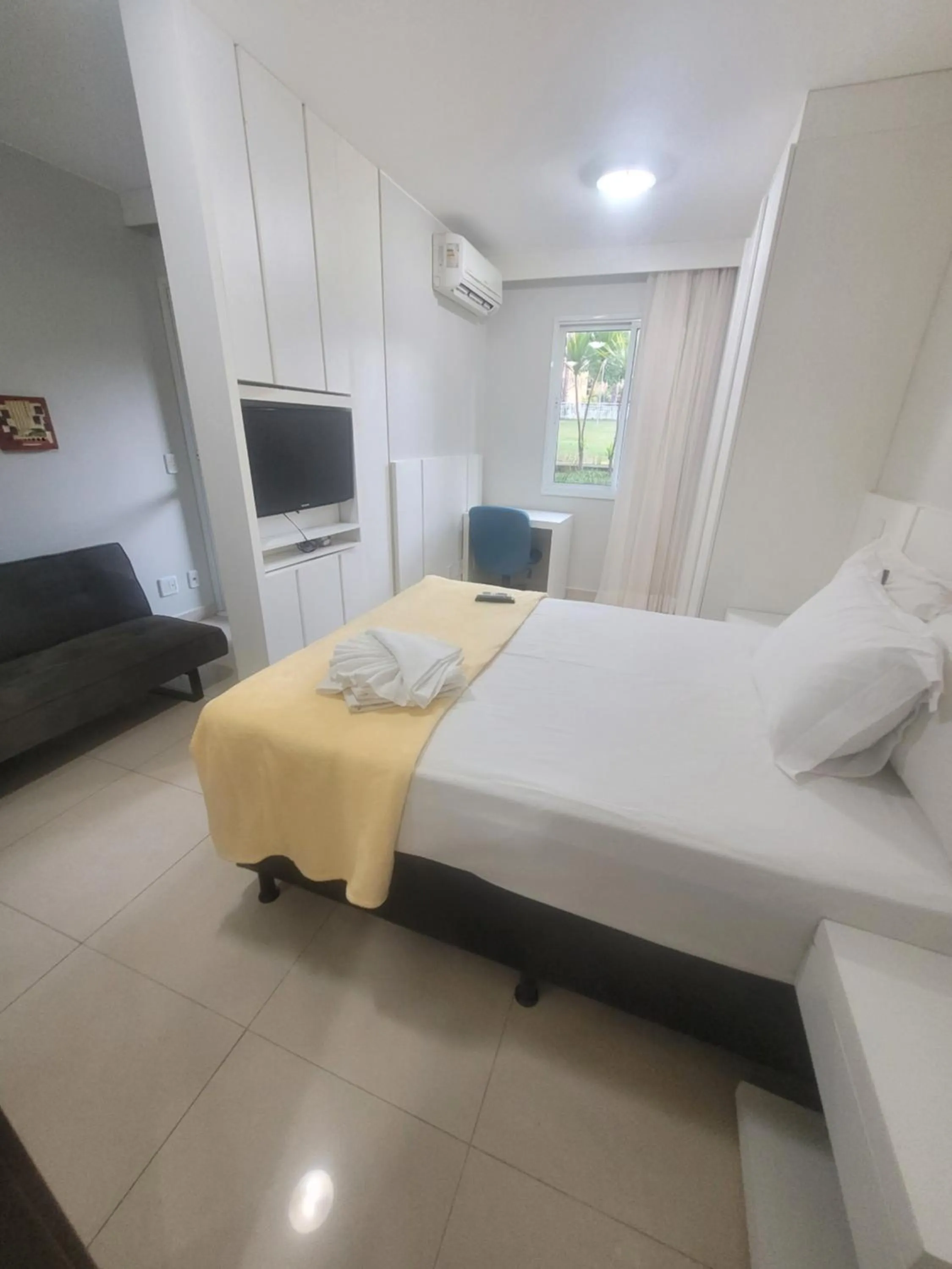 Communal lounge/ TV room, Bed in The Sun Resort By Rei dos Flats