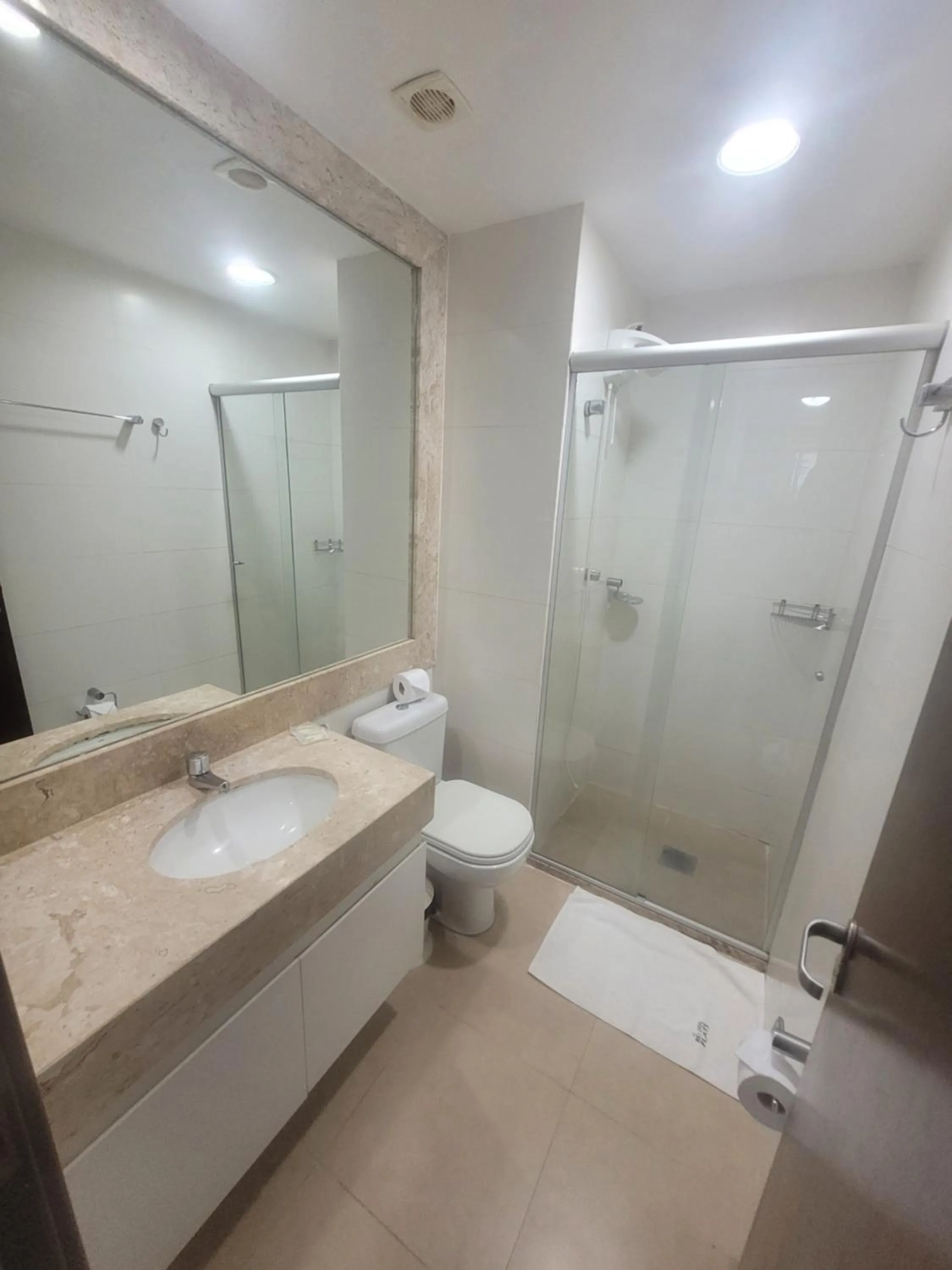 Shower in The Sun Resort By Rei dos Flats