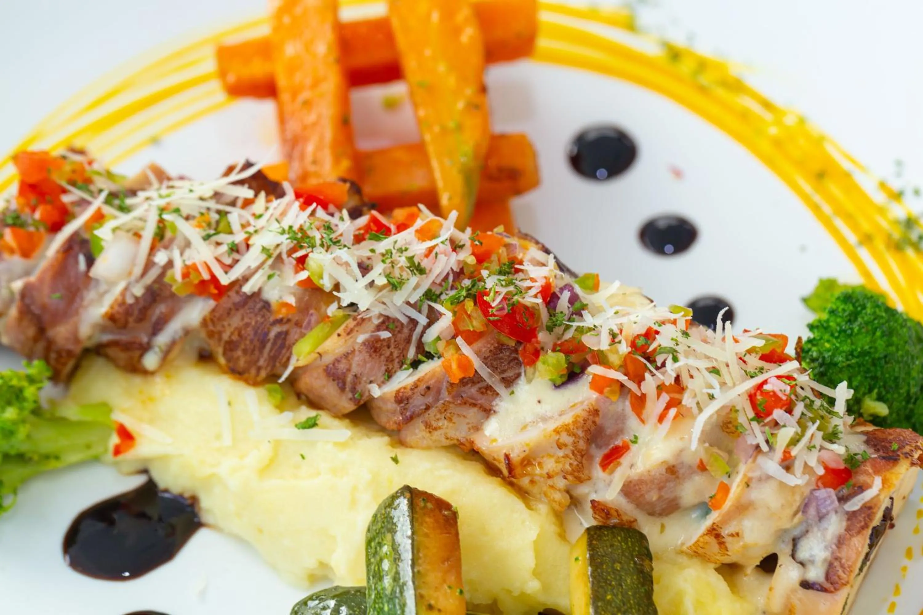 Restaurant/places to eat in Skylight Suites Hotel