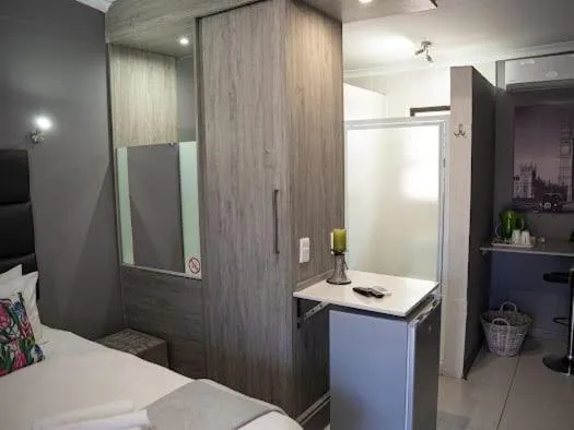 Bed in 196 On Victoria Bed & Breakfast