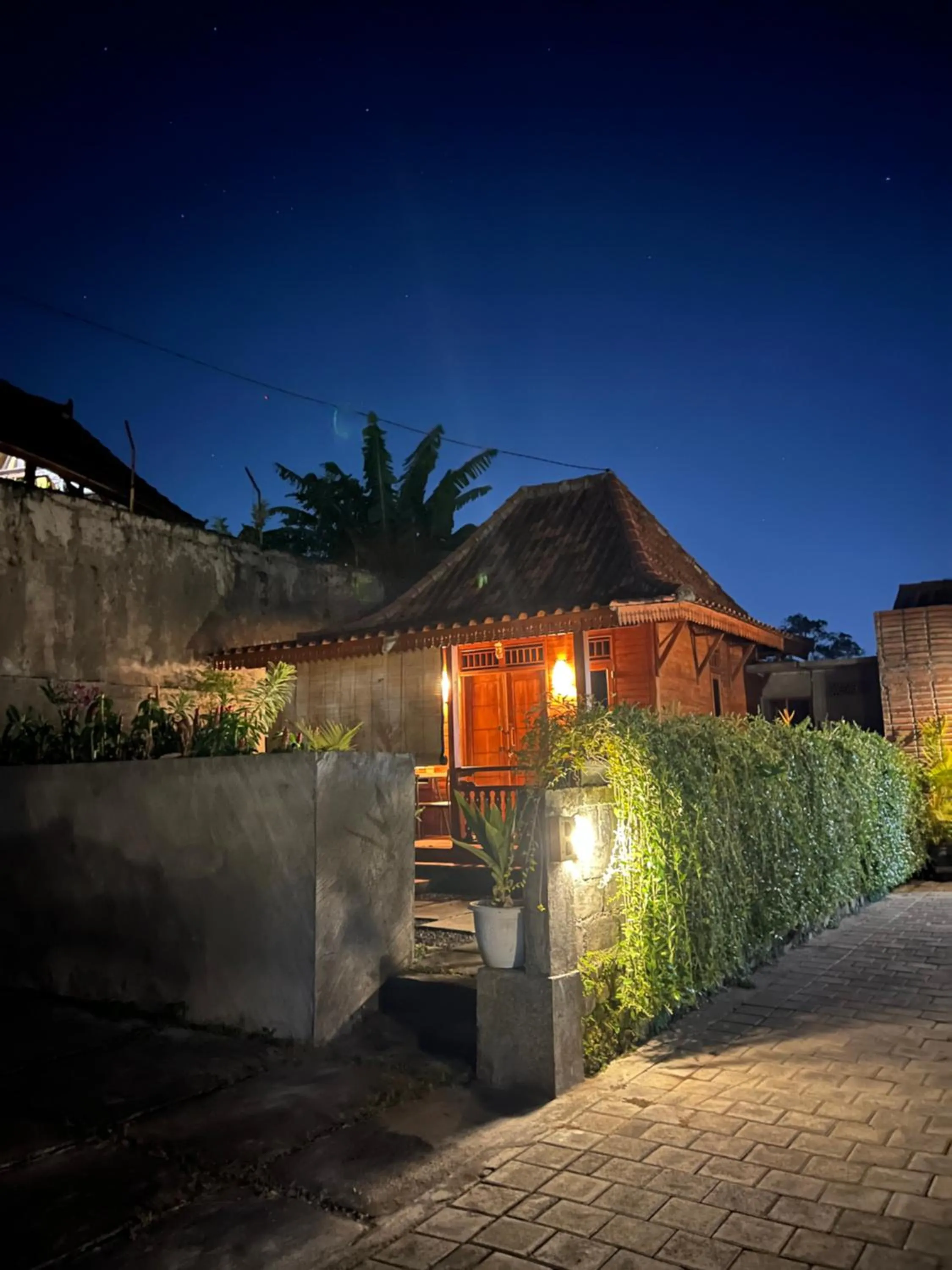 ADIKARA TROPICAL GARDEN