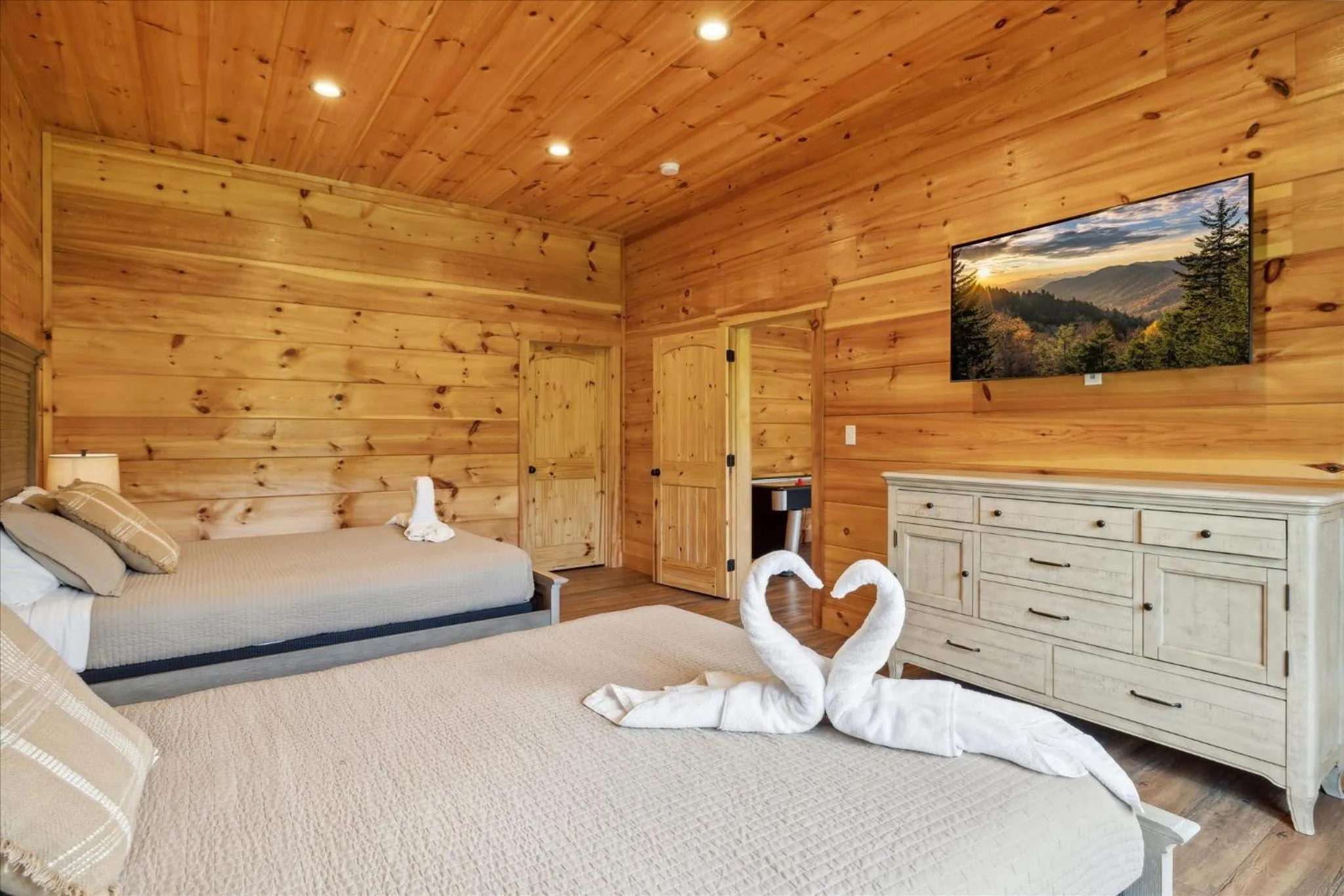 Bed in Cabin Goals ✨ Private Pool, Hot Tub + Epic Views! - Eaglebend Cabin